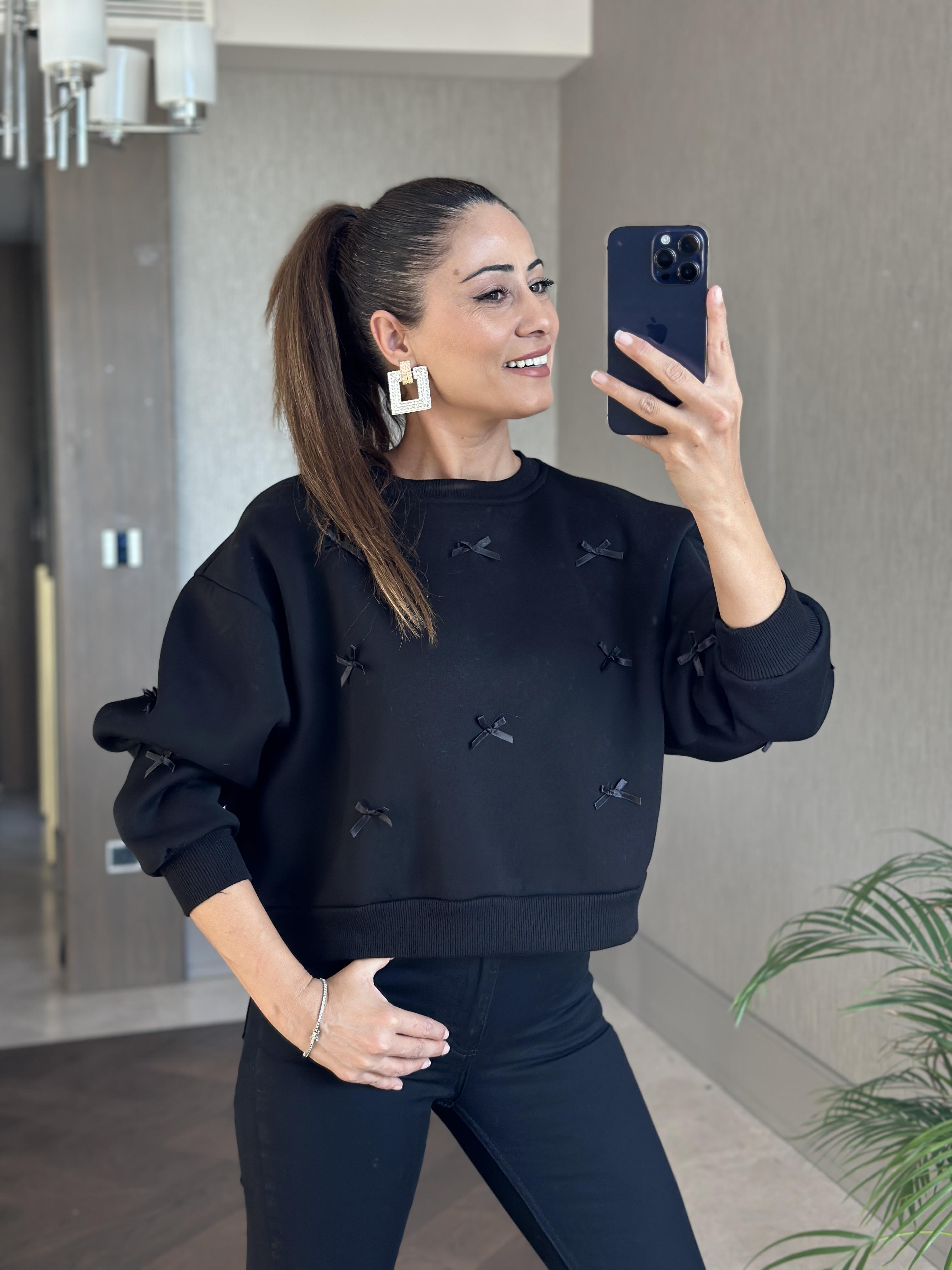 Siyah Bisiklet Yaka Kurdele Detaylı Şardonlu Kadın Sweatshirt