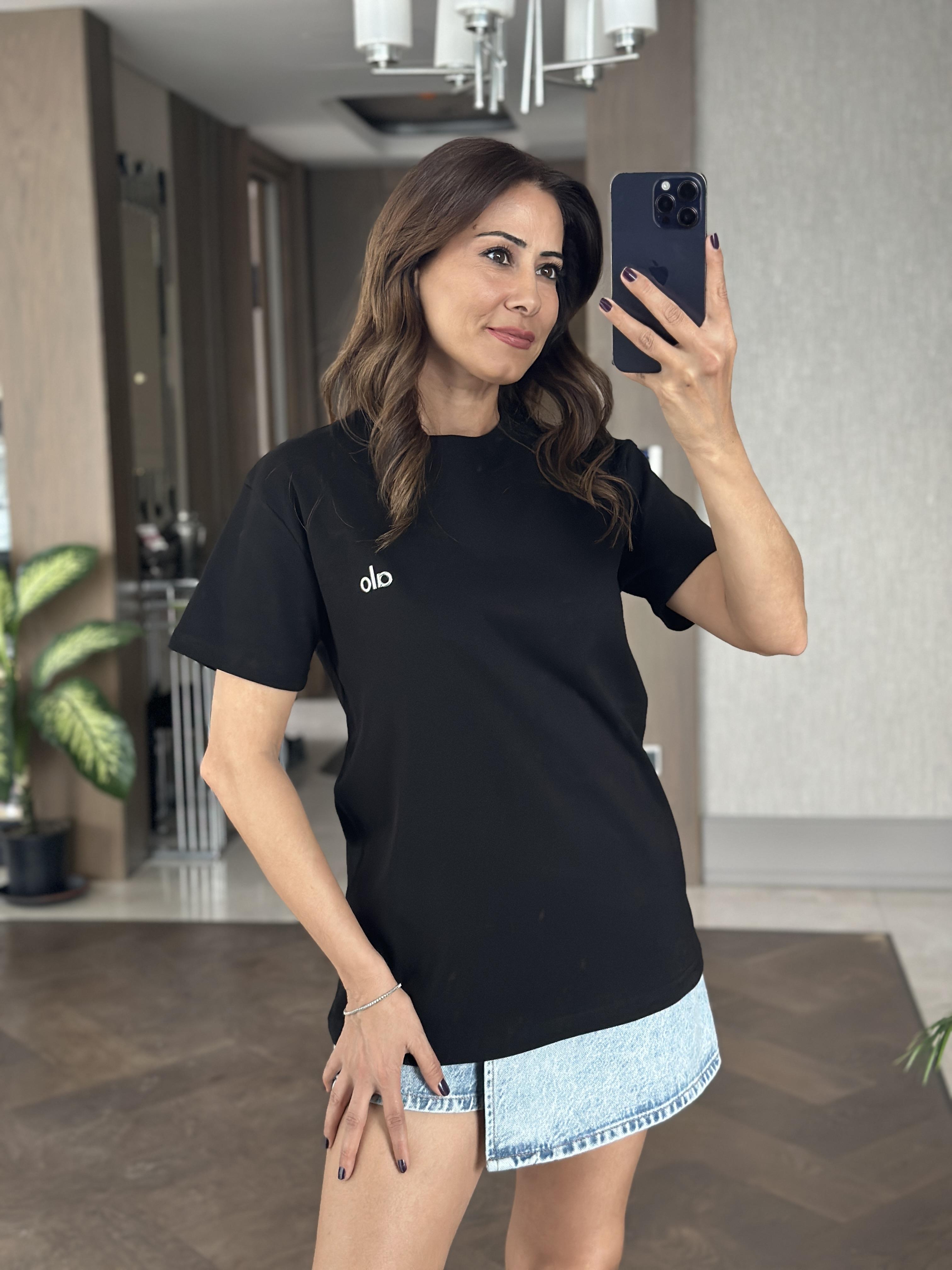 Siyah Bisiklet Yaka Logolu Basic Kadın T-Shirt