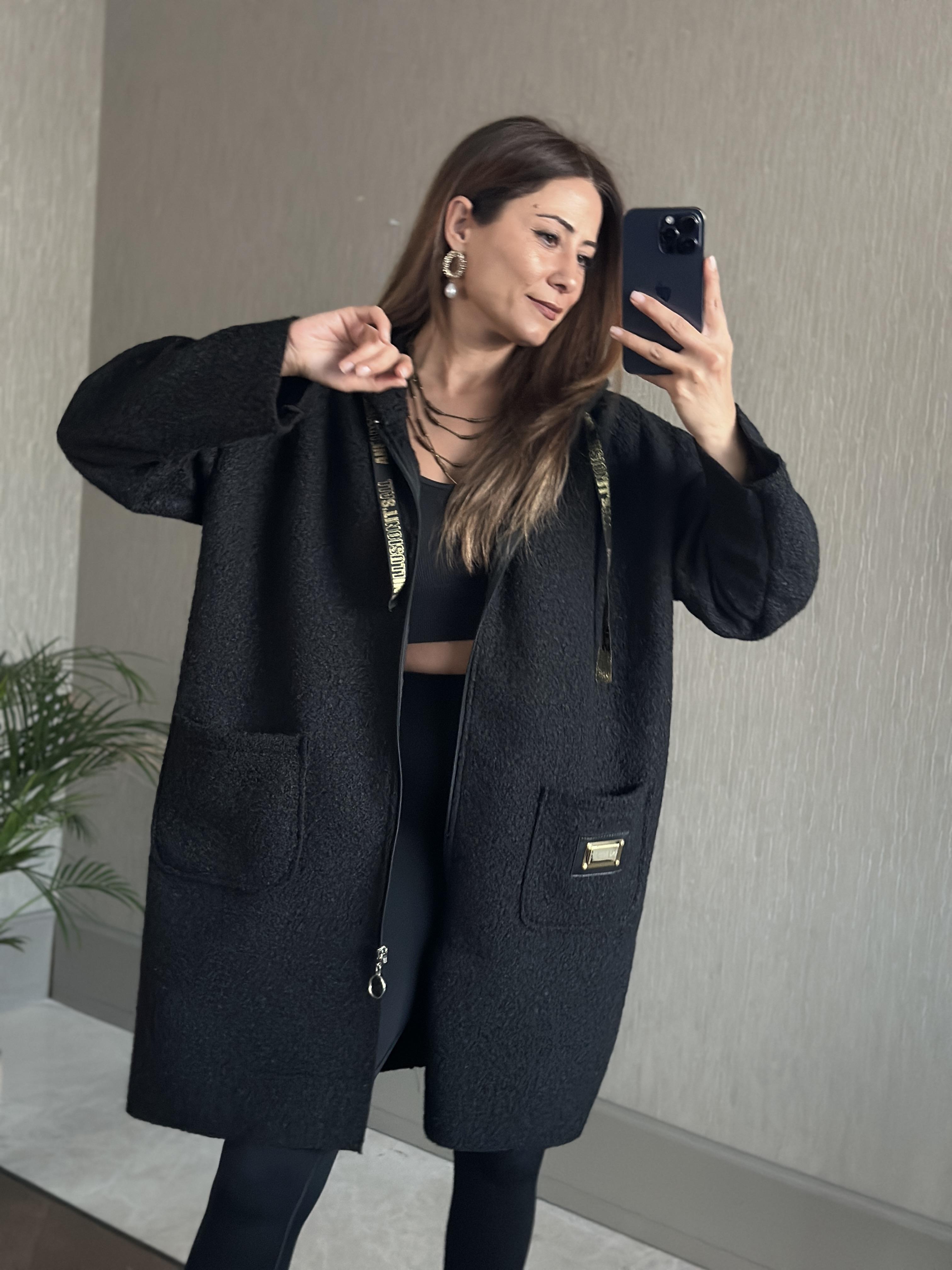 Siyah Buklet Gold Detaylı Kapüşonlu Kadın Ceket