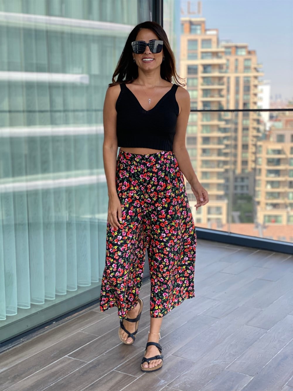 Siyah Çiçek Desenli Pantolon