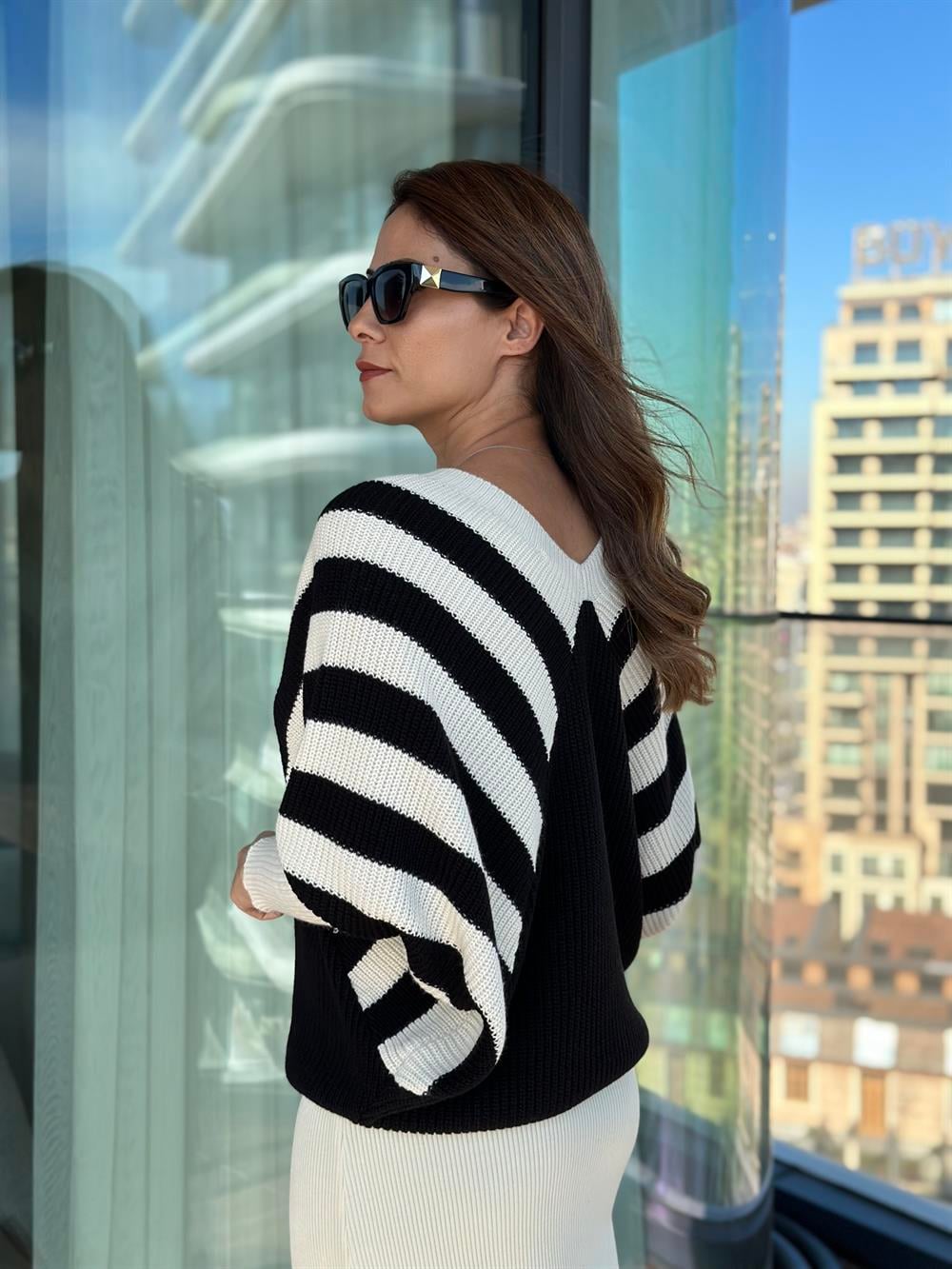 Siyah Ekru Ön Arka V yaka Yarasa Kol Kadın Kazak