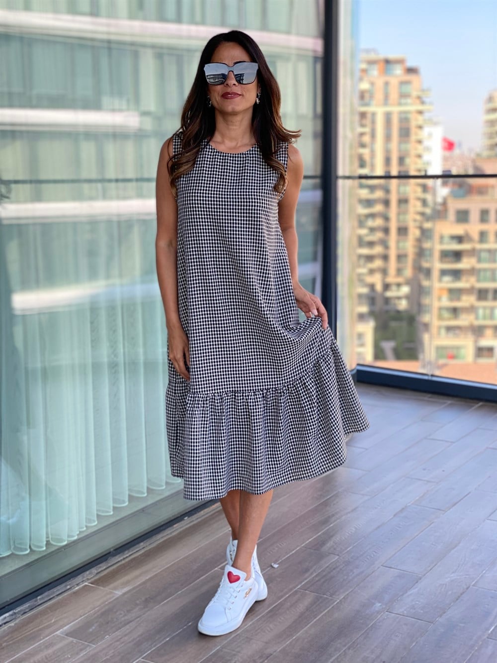 Siyah Eteği Volanlı Kareli Elbise