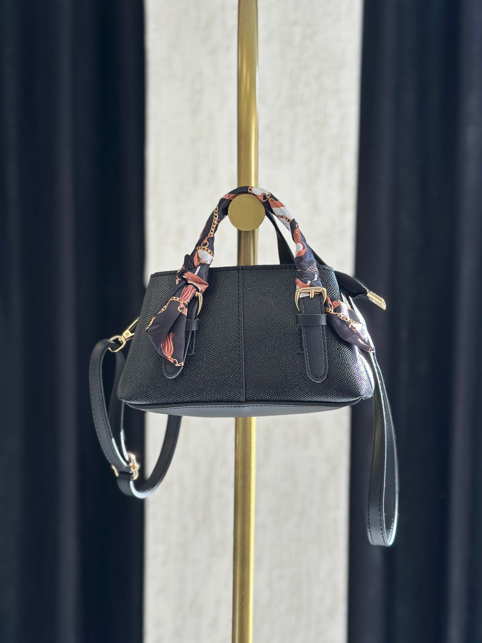 Siyah Fular Detaylı Kadın El Ve Omuz Çantası