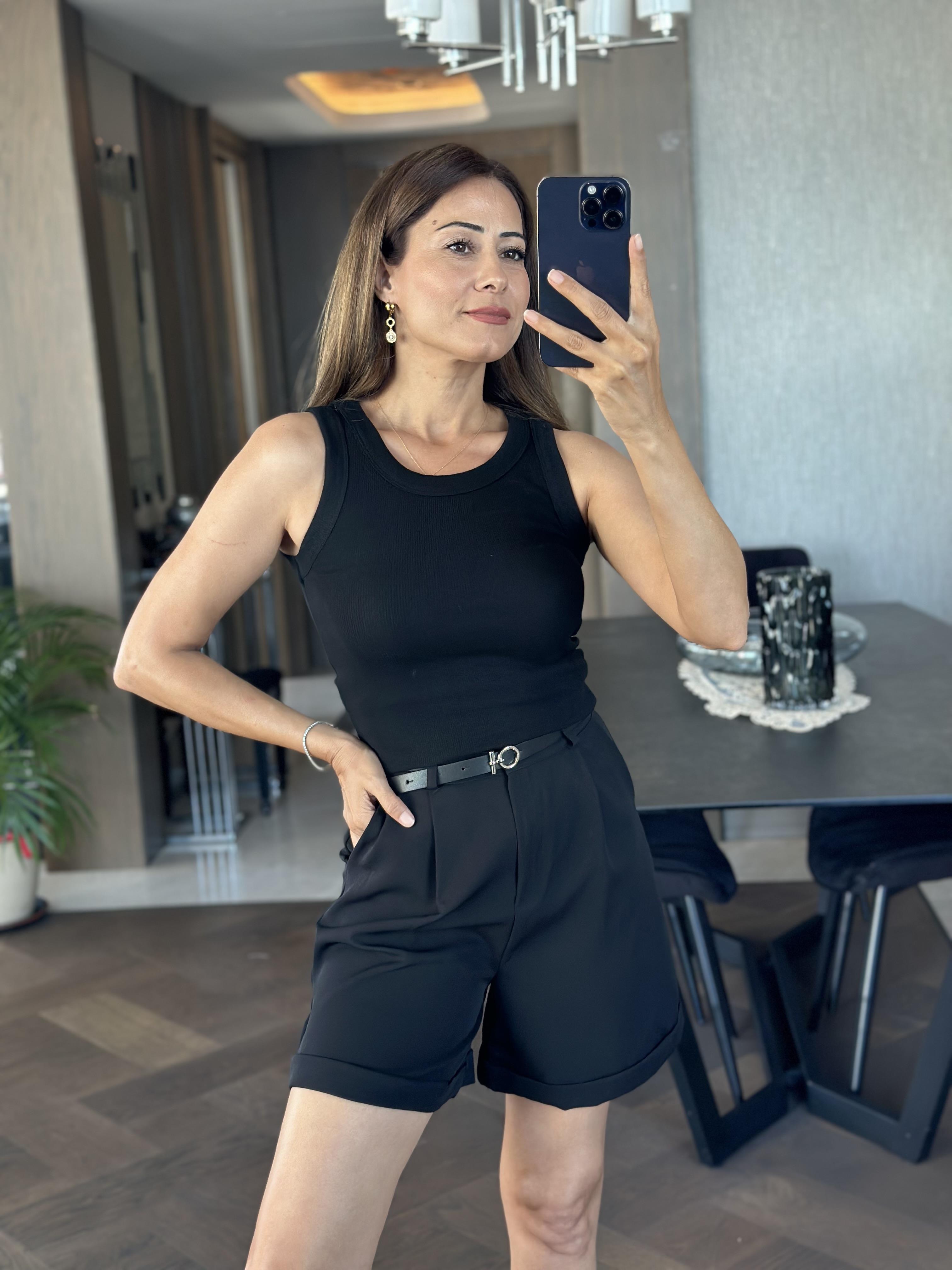 Siyah Geniş Biyeli Halter Yaka Kadın Body