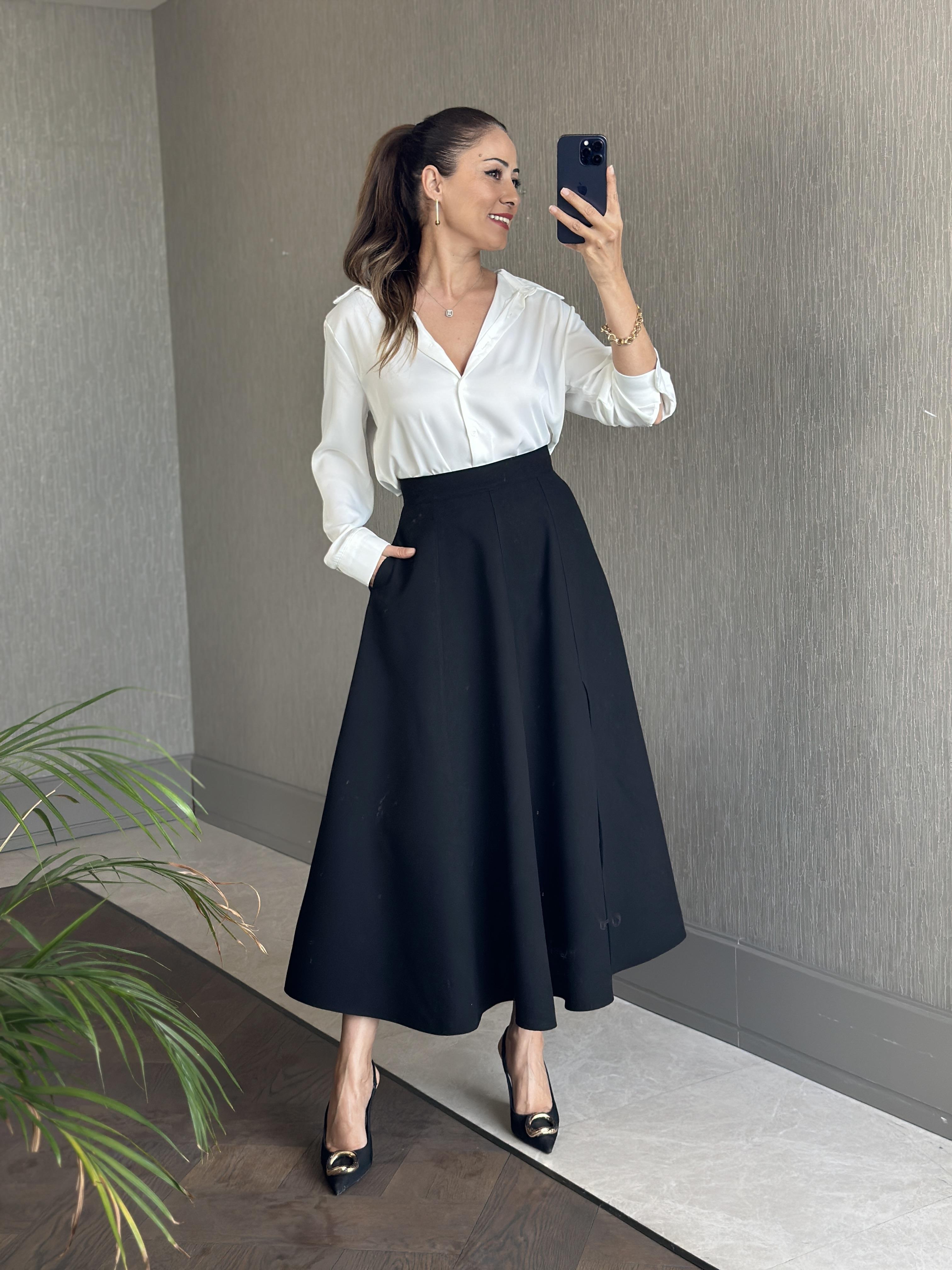 Siyah Godeli Yandan Yırtmaçlı Cepli Kadın Midi Boy Etek