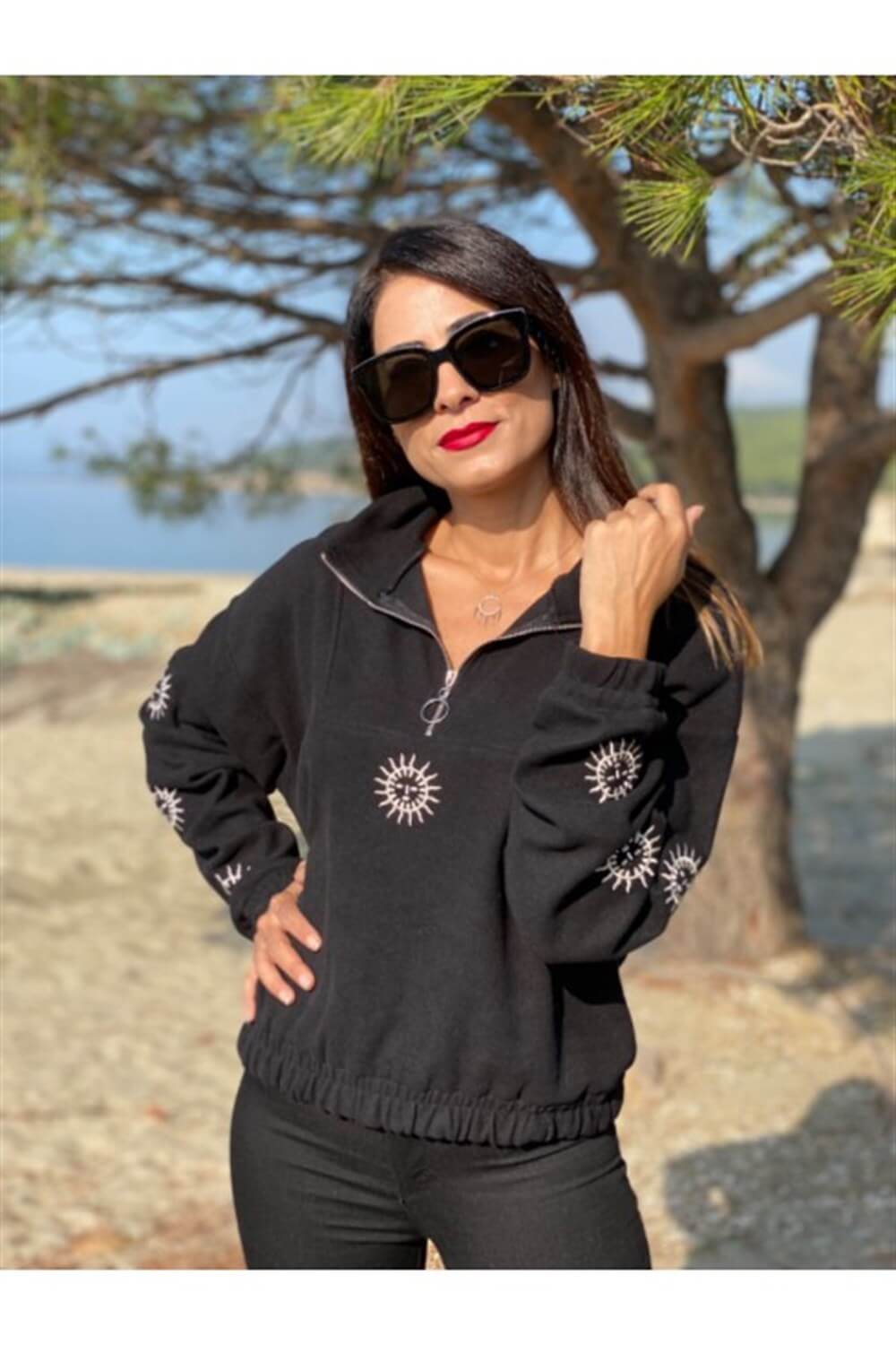 Siyah Güneş Nakışlı Sweatshirt 