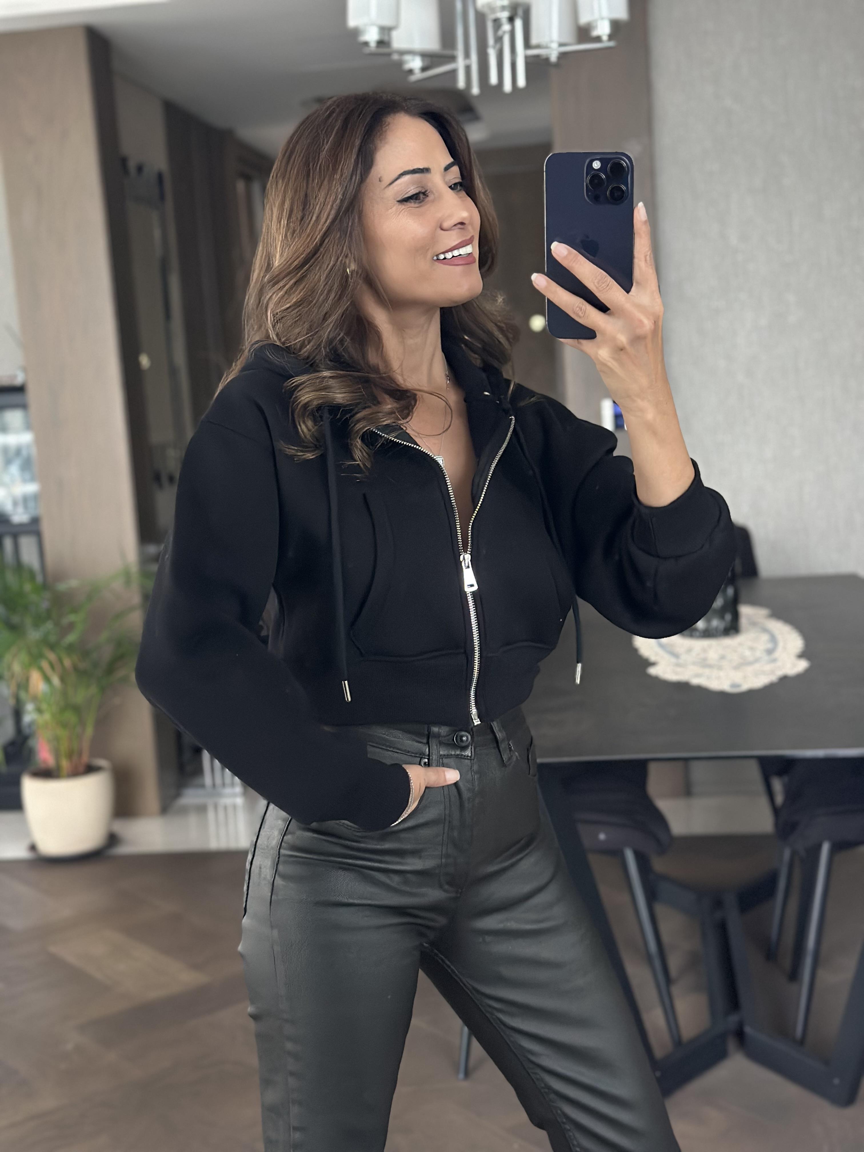 Siyah Kanguru Cep Fermuarlı Kapüşonlu Kadın Crop Sweatshirt
