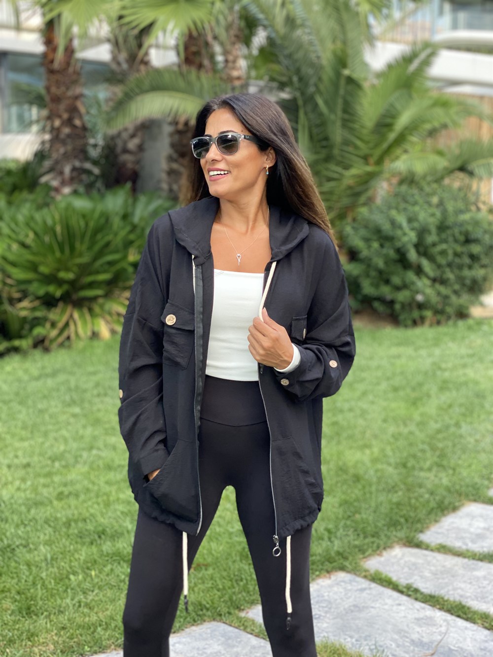 Siyah Kapüşonlu Fermuarlı Aerobin Kadın Trençkot