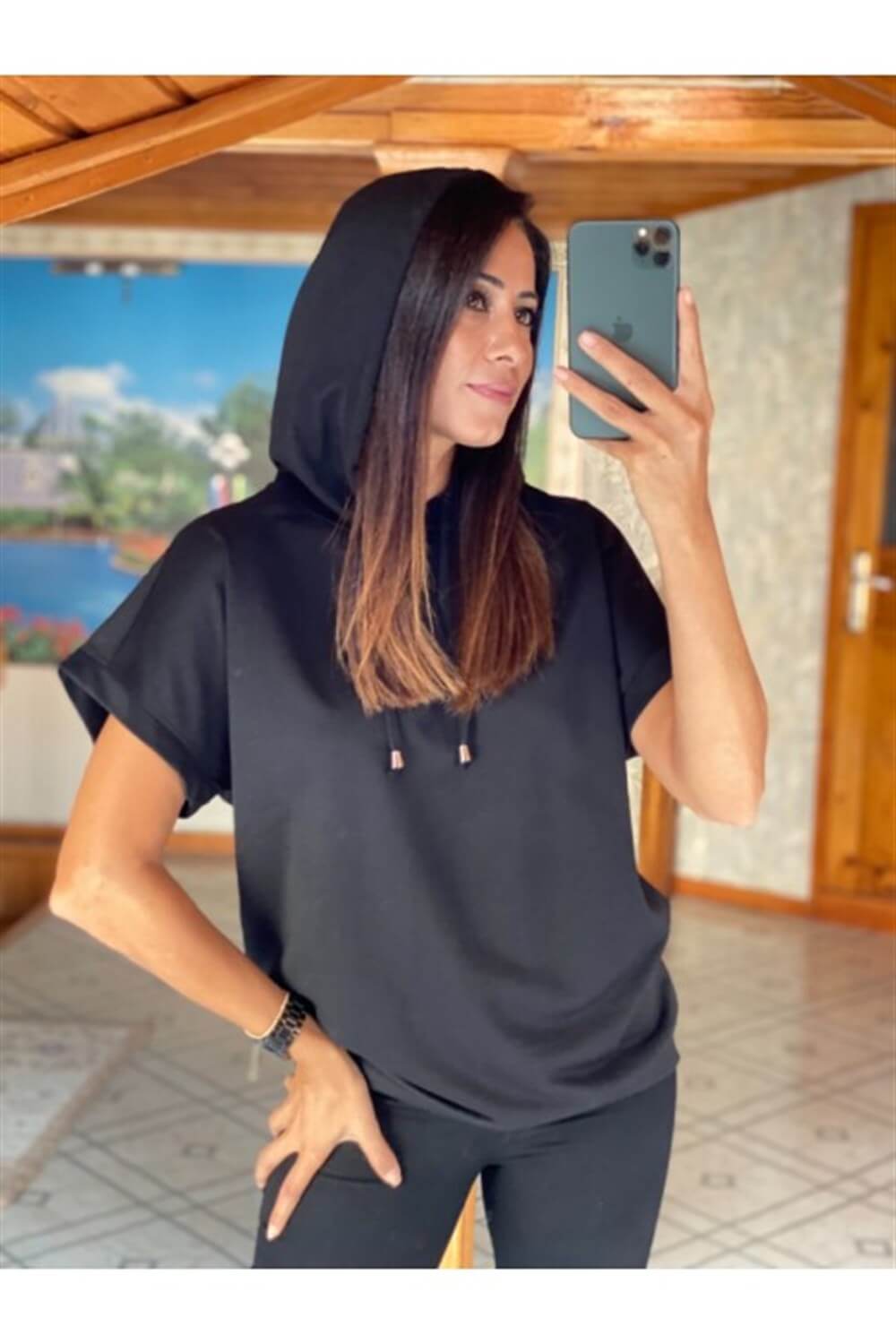 Siyah Kapüşonlu Kısa Kol Sweatshirt 