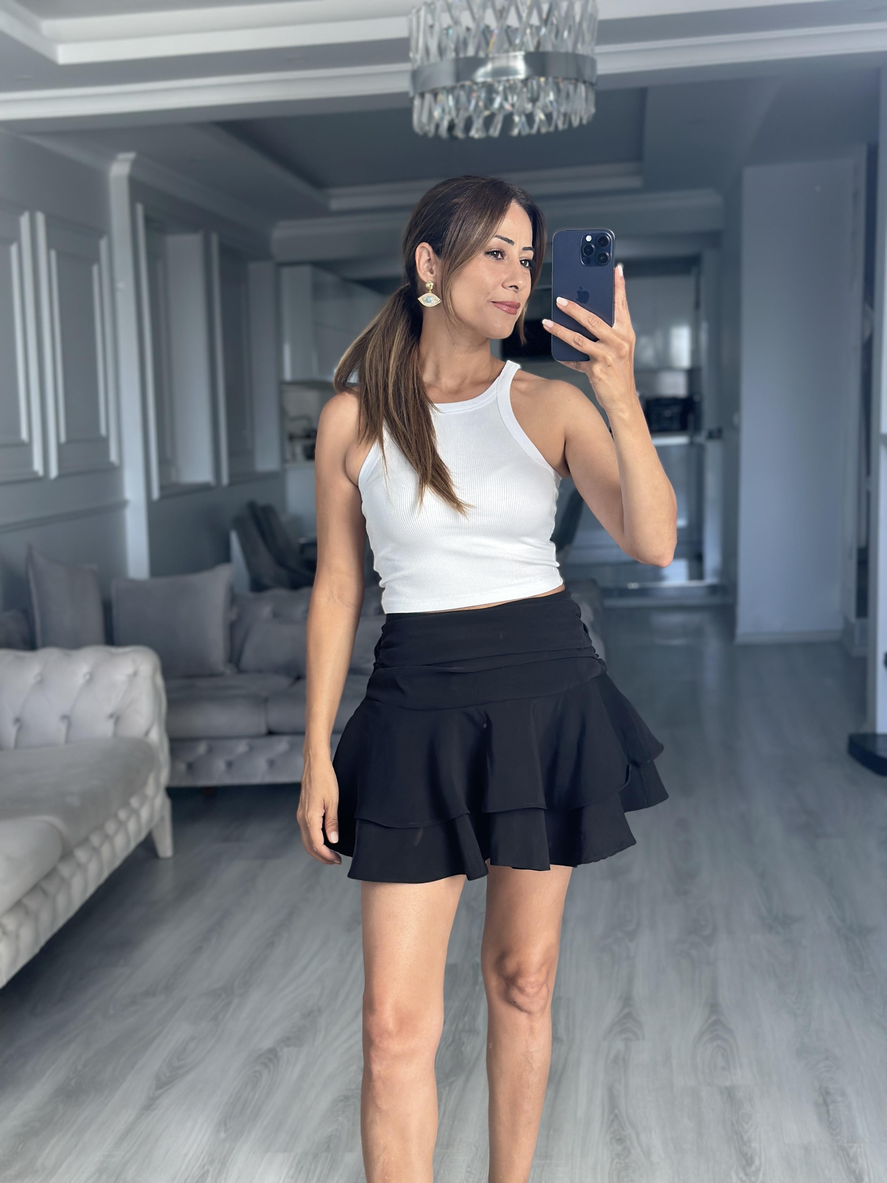 Siyah Katlı Beli Drapeli İçi Şortlu Kadın Mini Etek