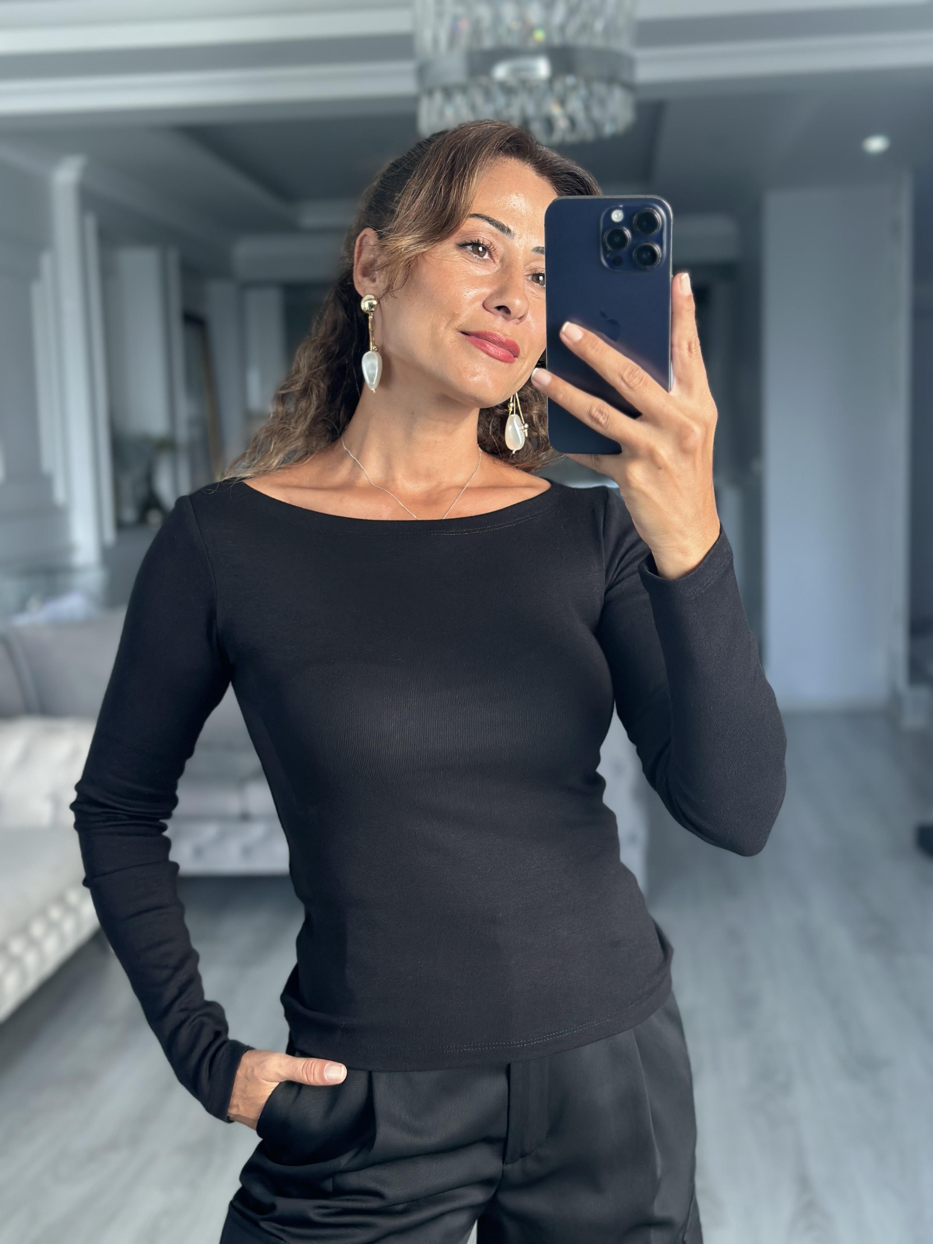 Siyah Kayık Yaka Uzun Kollu Top Kadın Bluz