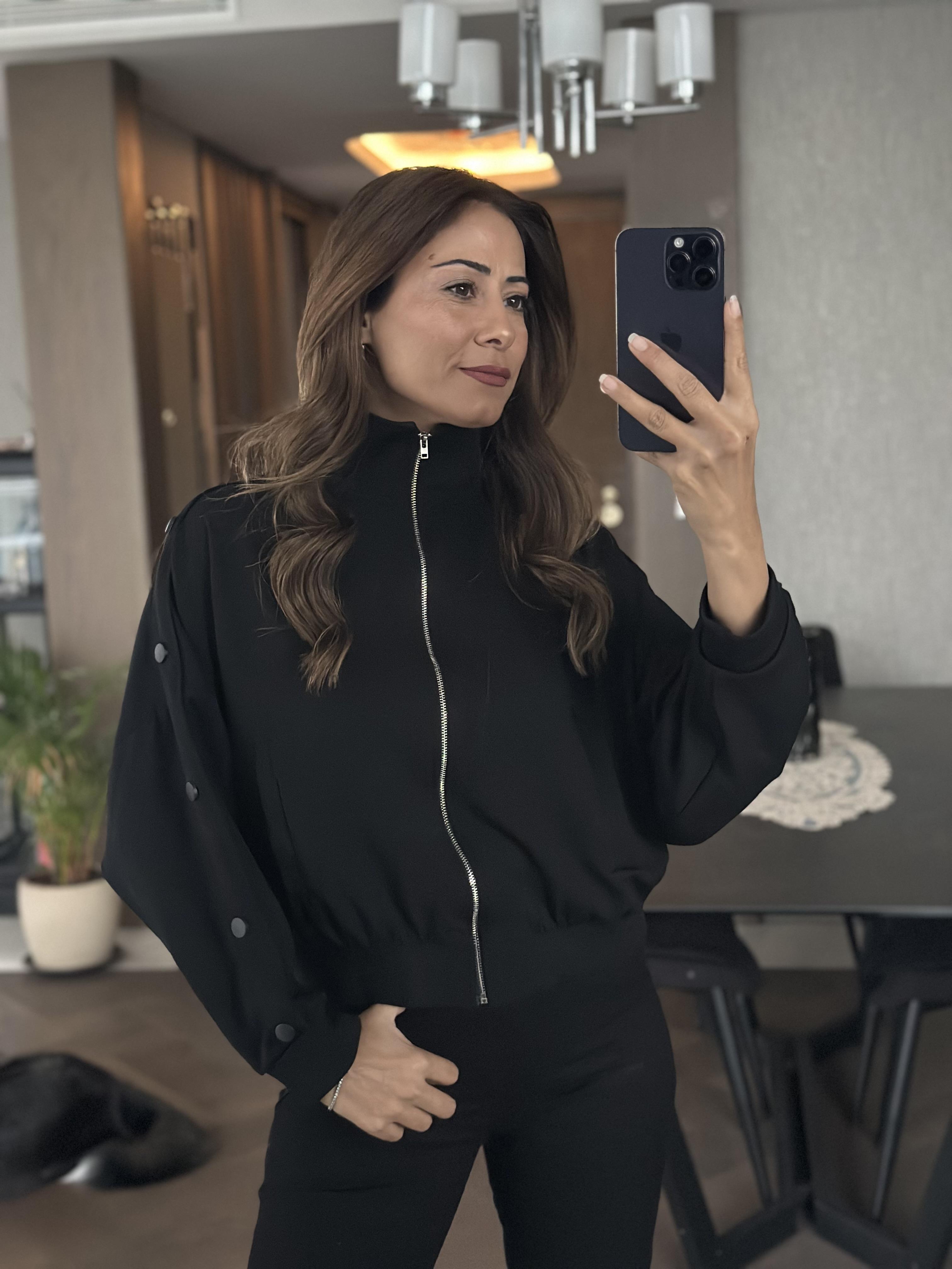 Siyah Kolları Çıtçıt Detay Fermuarlı Cepli Kadın Sweatshirt