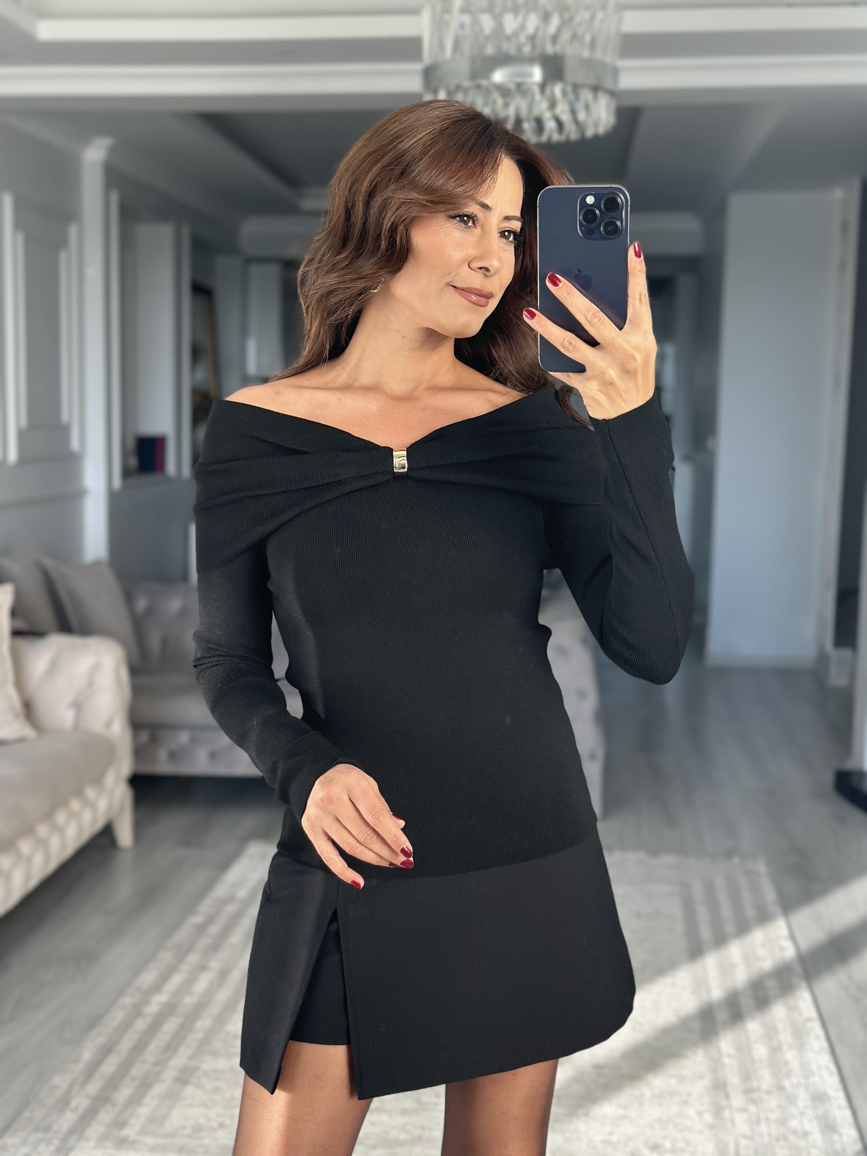 Siyah Madonna Yaka Aksesuar Detaylı Kadın Kazak