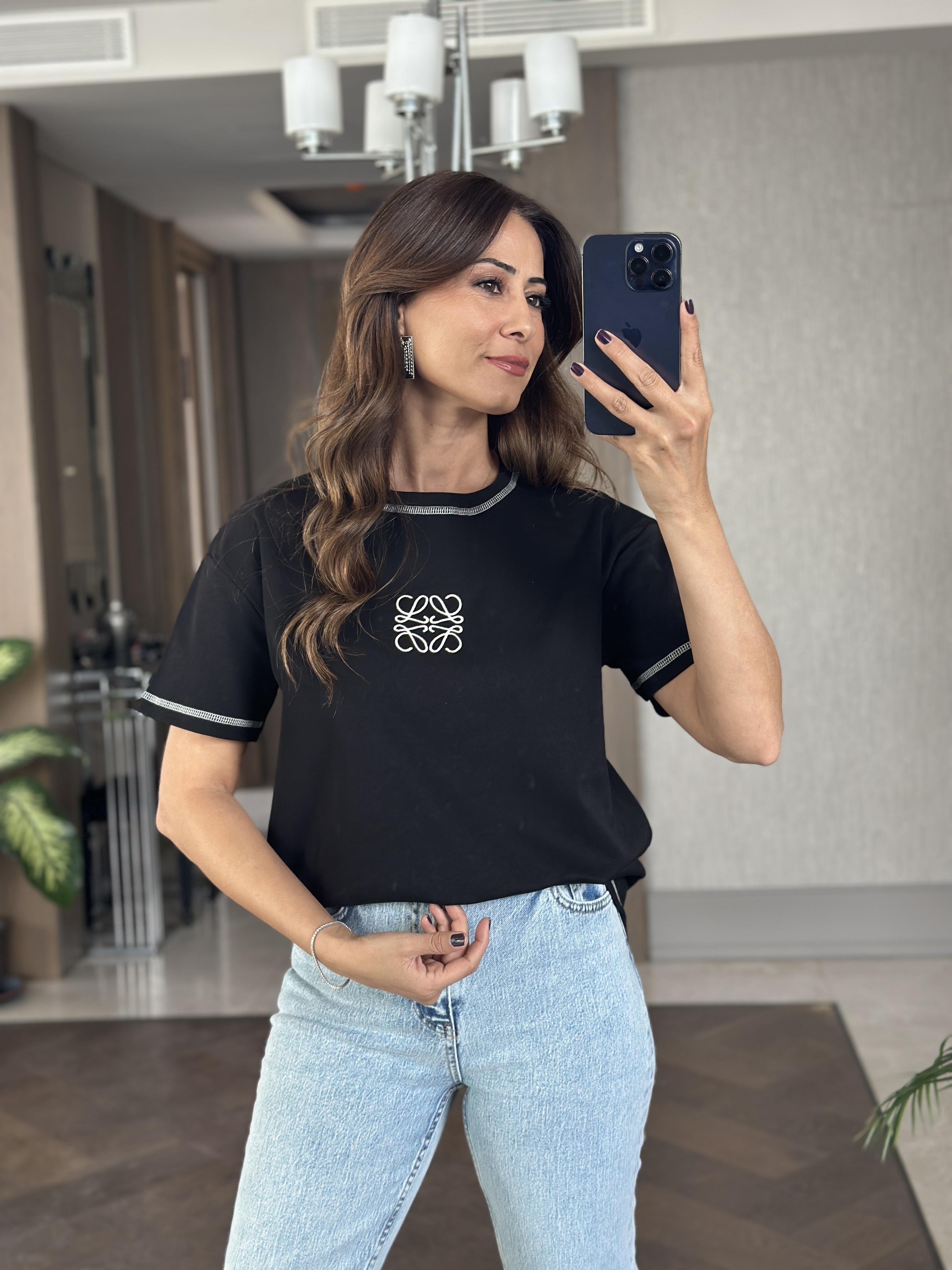 Siyah Marka Nakış Detay Bisiklet Yaka Kadın T-Shirt