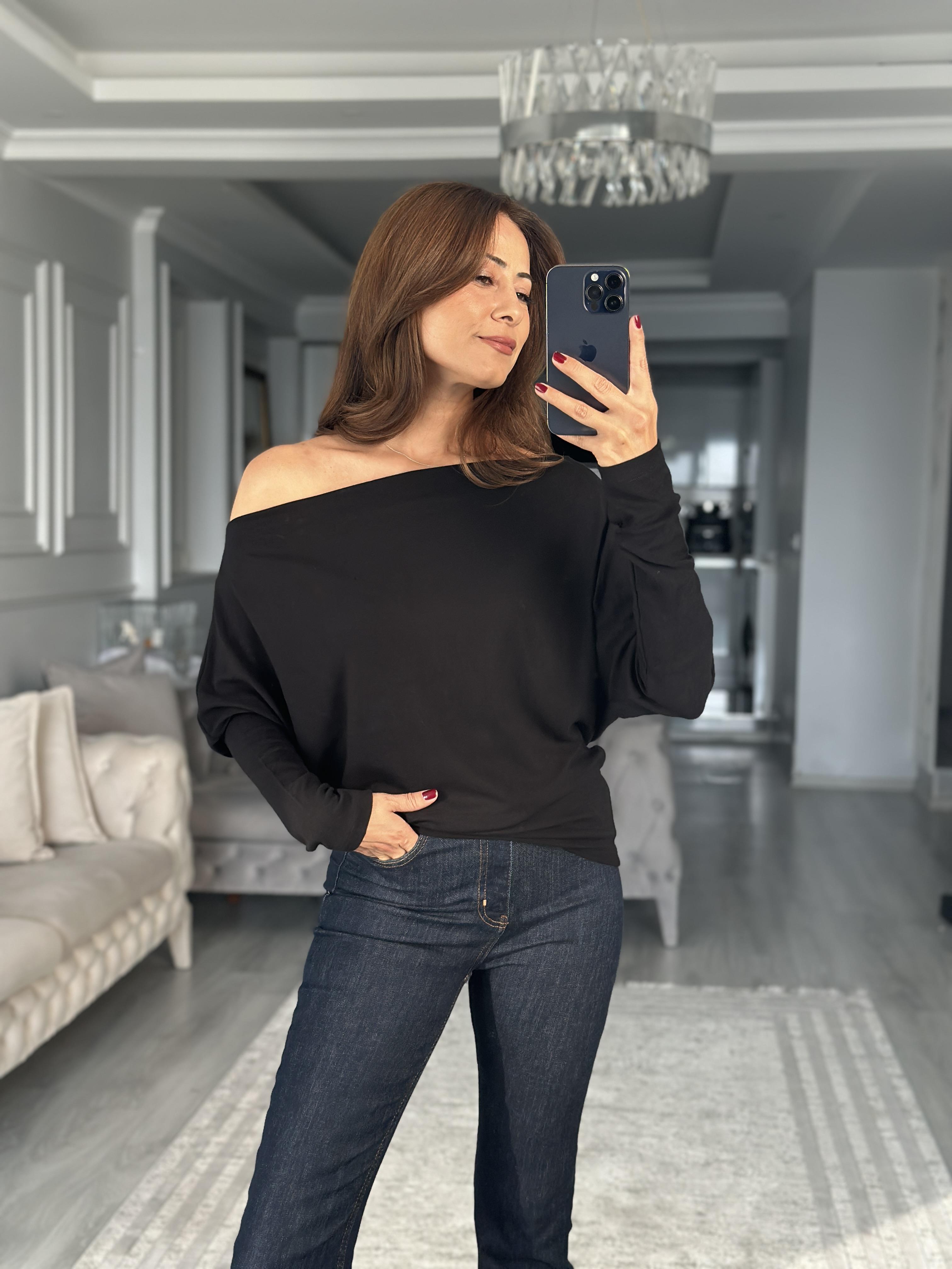 Siyah Omzu Düşük Yarasa Kol  Bluz
