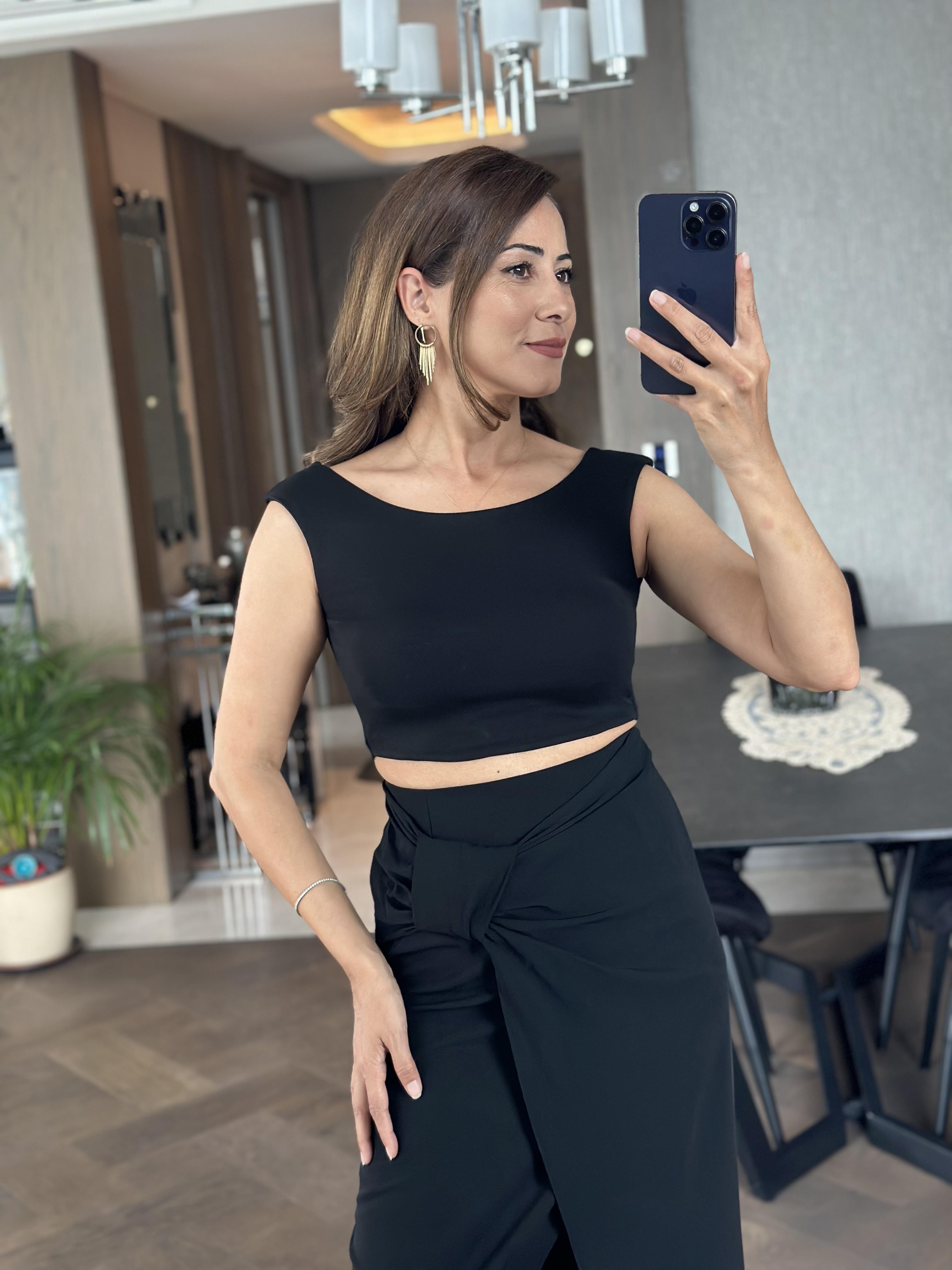 Siyah Önü Çift Katlı Kayık Yaka Sıfır Kol Kadın Crop Body