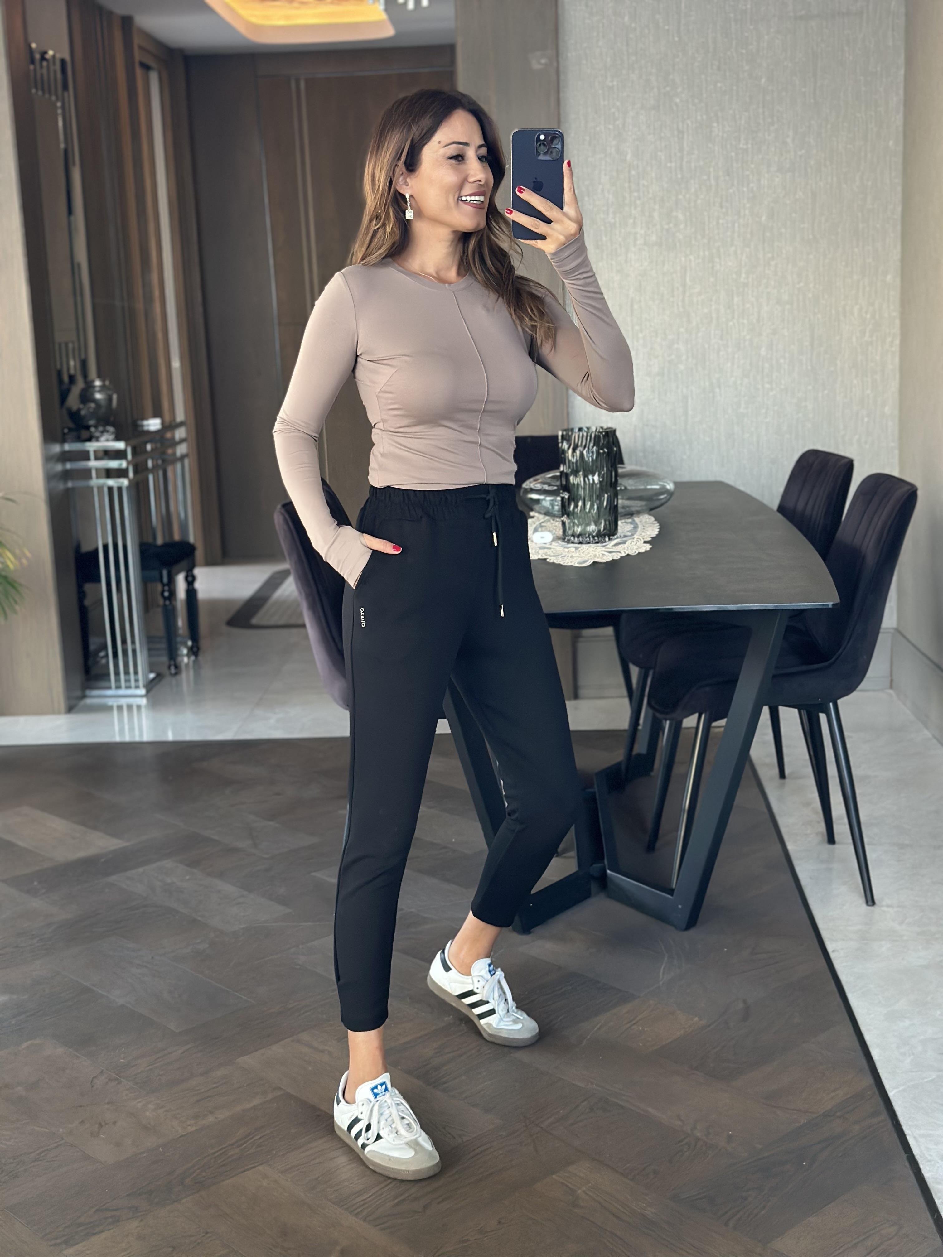 Siyah Oysh Paçaları Minik Yırtmaçlı Cepli Kadın Eşofman Altı