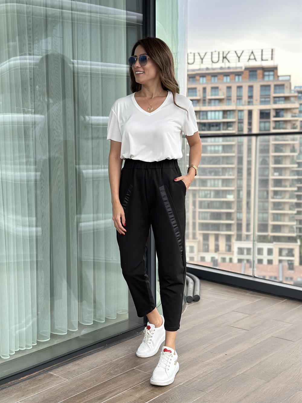 Siyah Şerit Detay Cepli Kadın Eşofman Altı