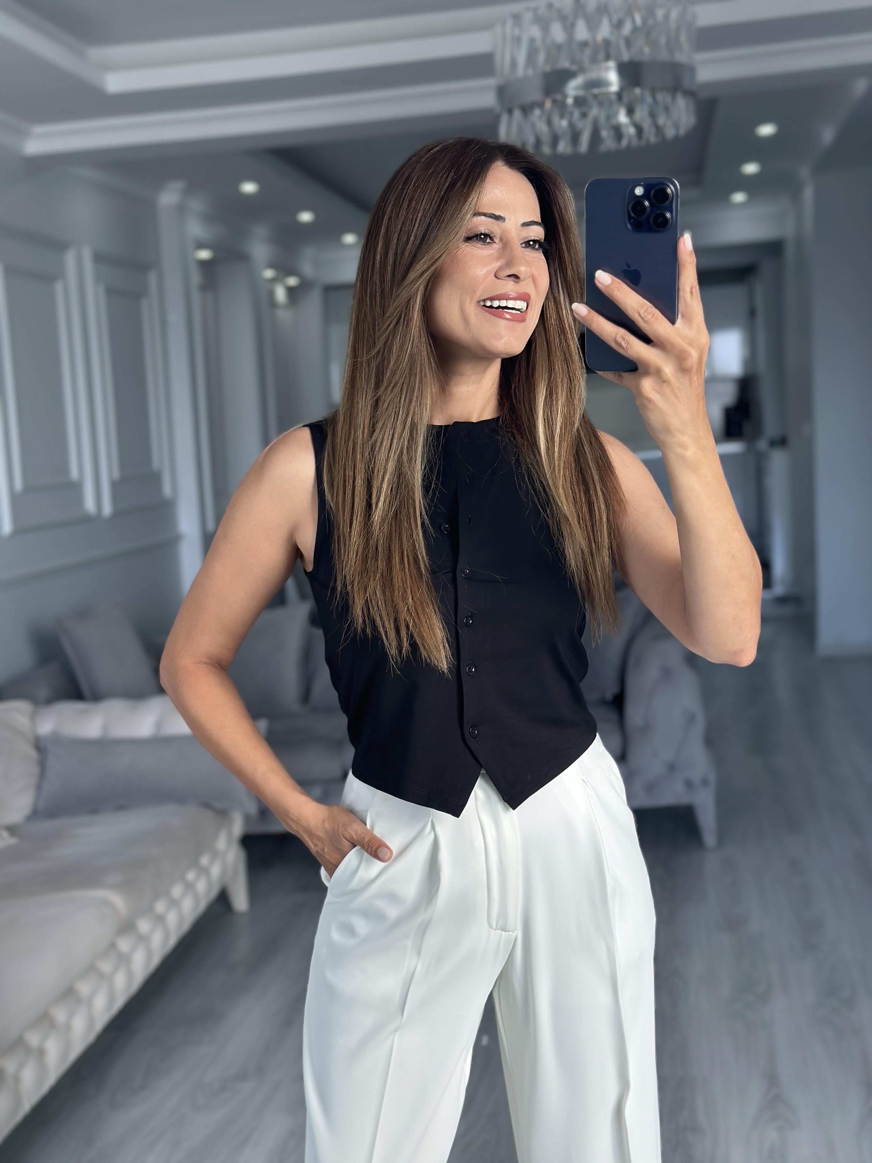 Siyah Sıfır Kol Düğmeli Bisiklet Yaka Kadın Yelek