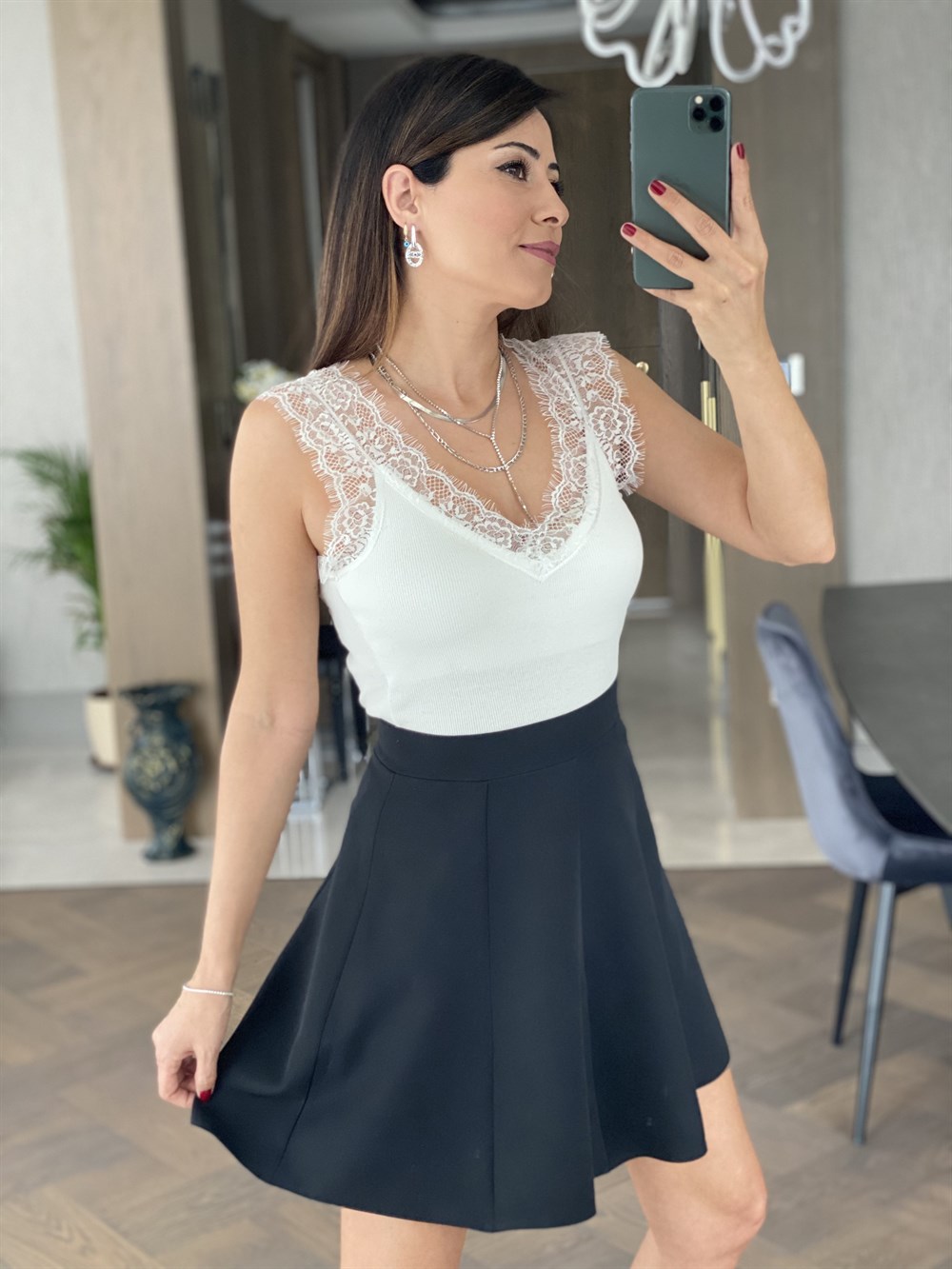 Siyah Şortlu Atlas Etek