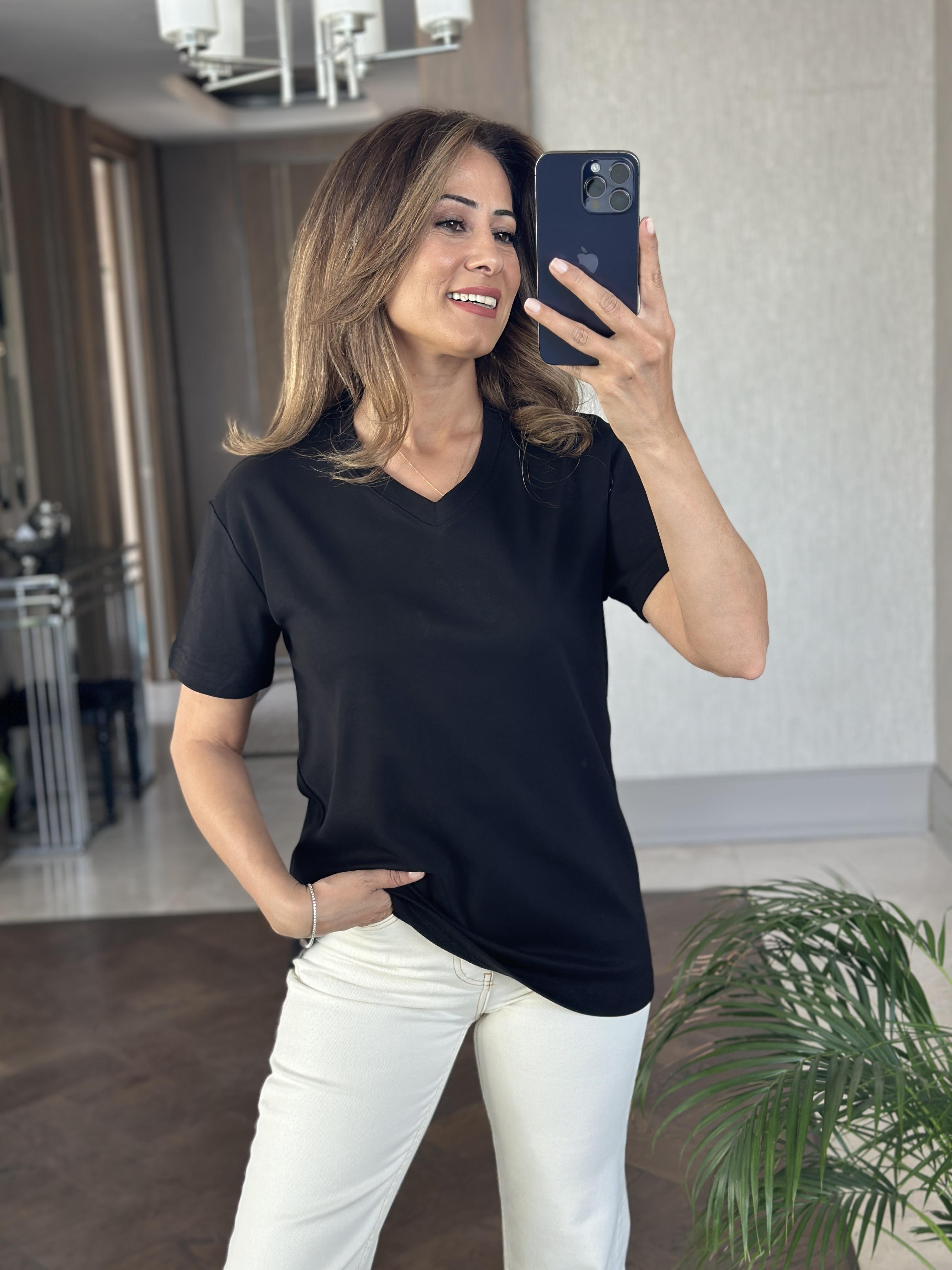 Siyah V Yaka MD Model Kadın T-Shirt