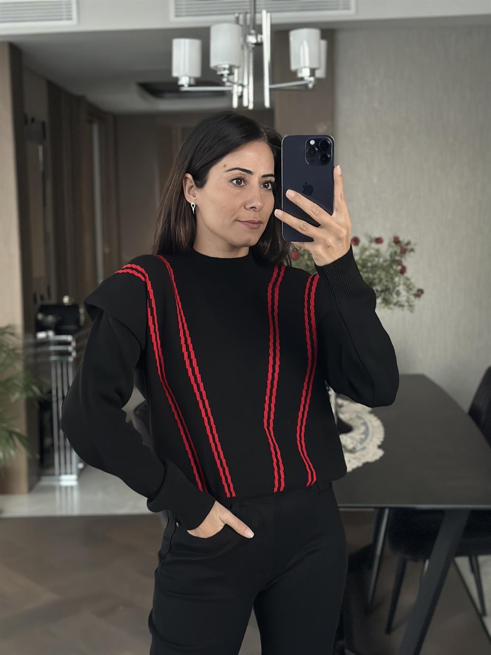 Siyah Vatka Görünümlü Şerit Detay Triko Kadın Kazak