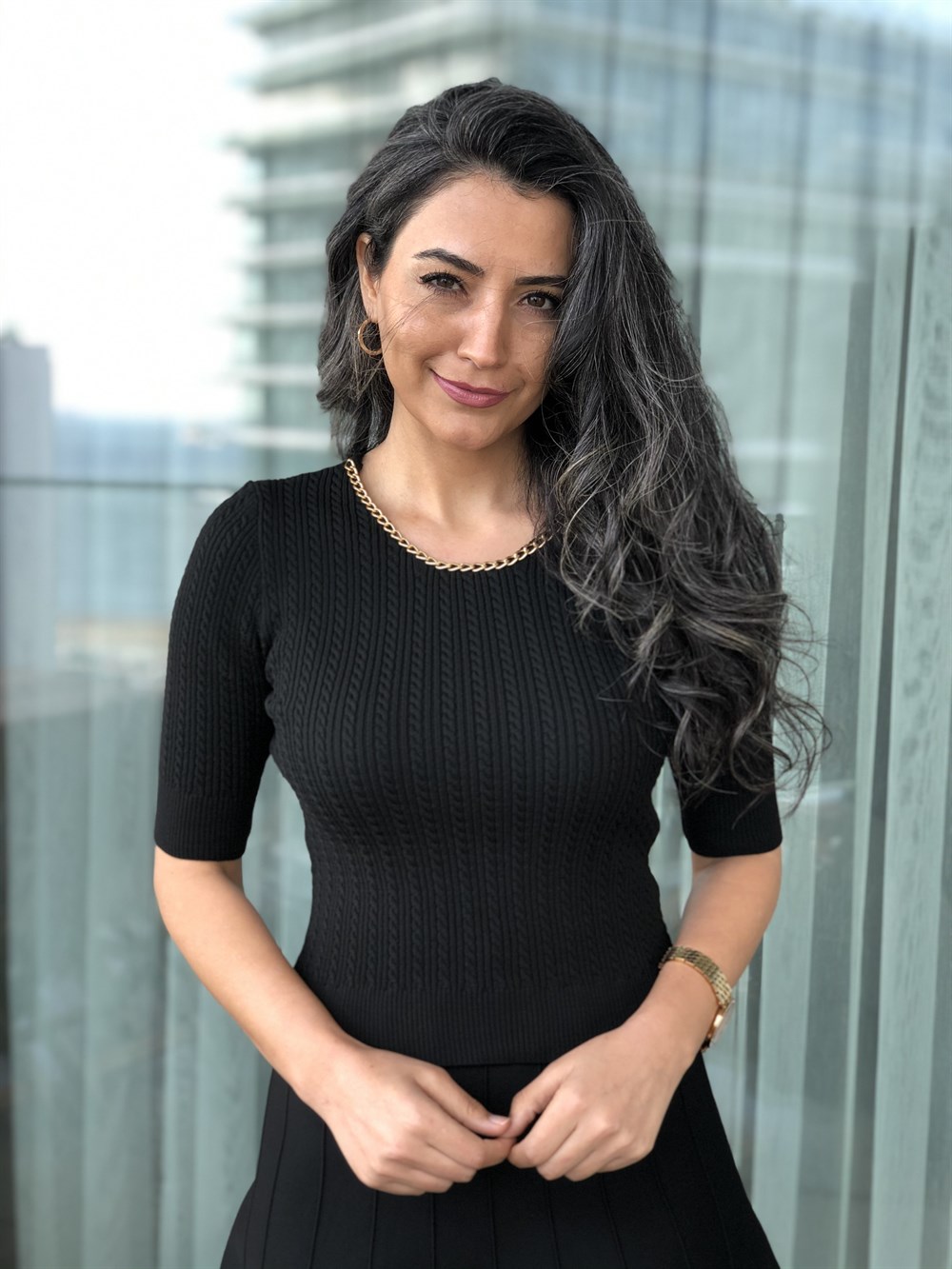 Siyah Zincir Detaylı Saç Örgü Triko Bluz