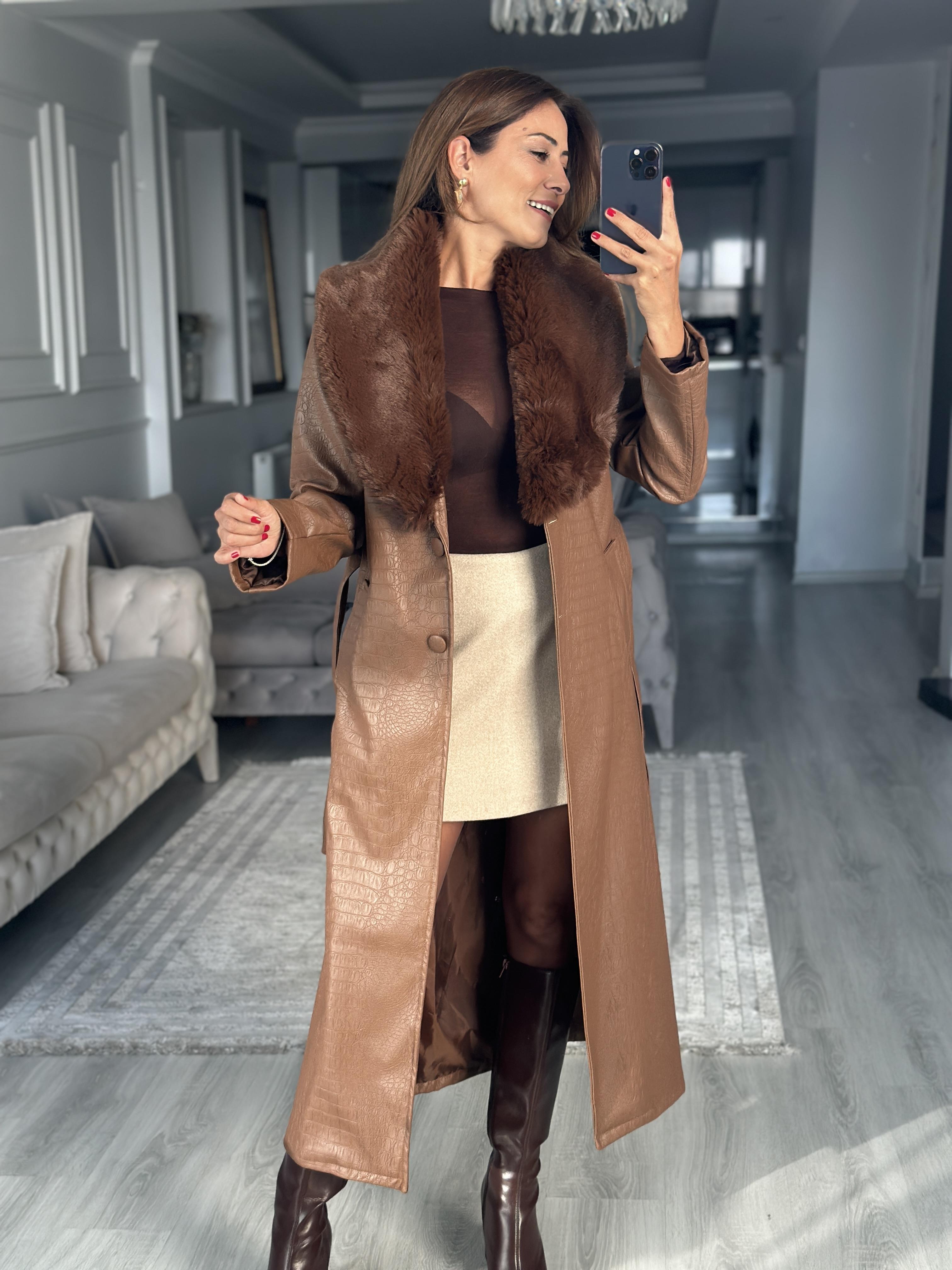 Taba Timsah Desenli Yakası Kürklü Kadın Deri Kaban