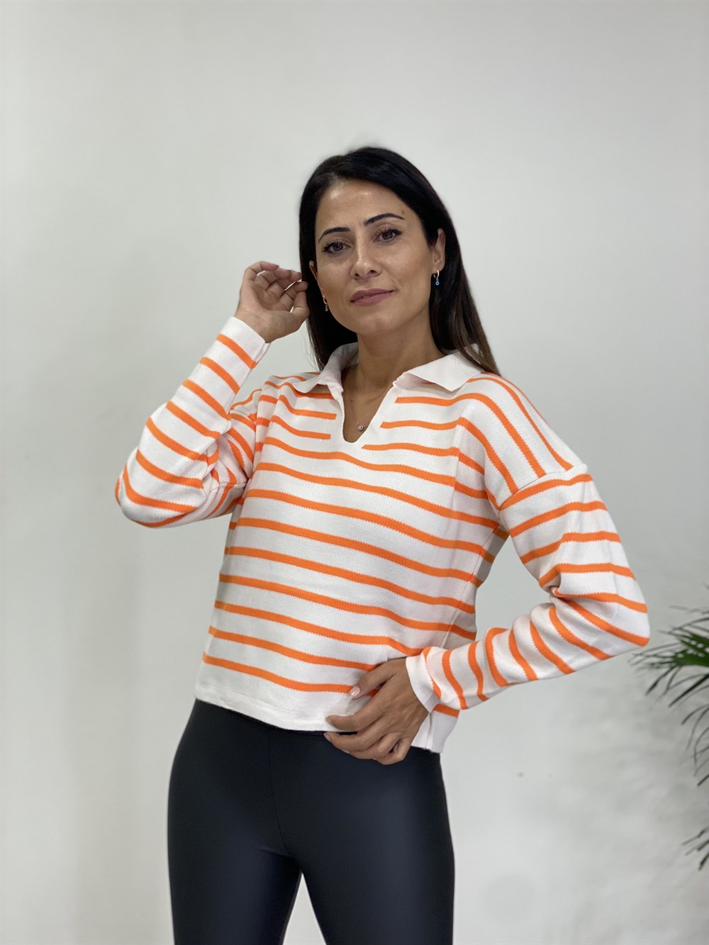 Turuncu Polo Yaka Çizgili Triko Kadın Kazak