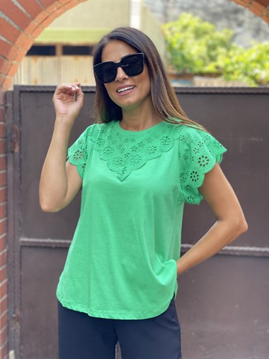 Yeşil Yakası Ve Kolları Fisto Detay Kadın T-Shirt