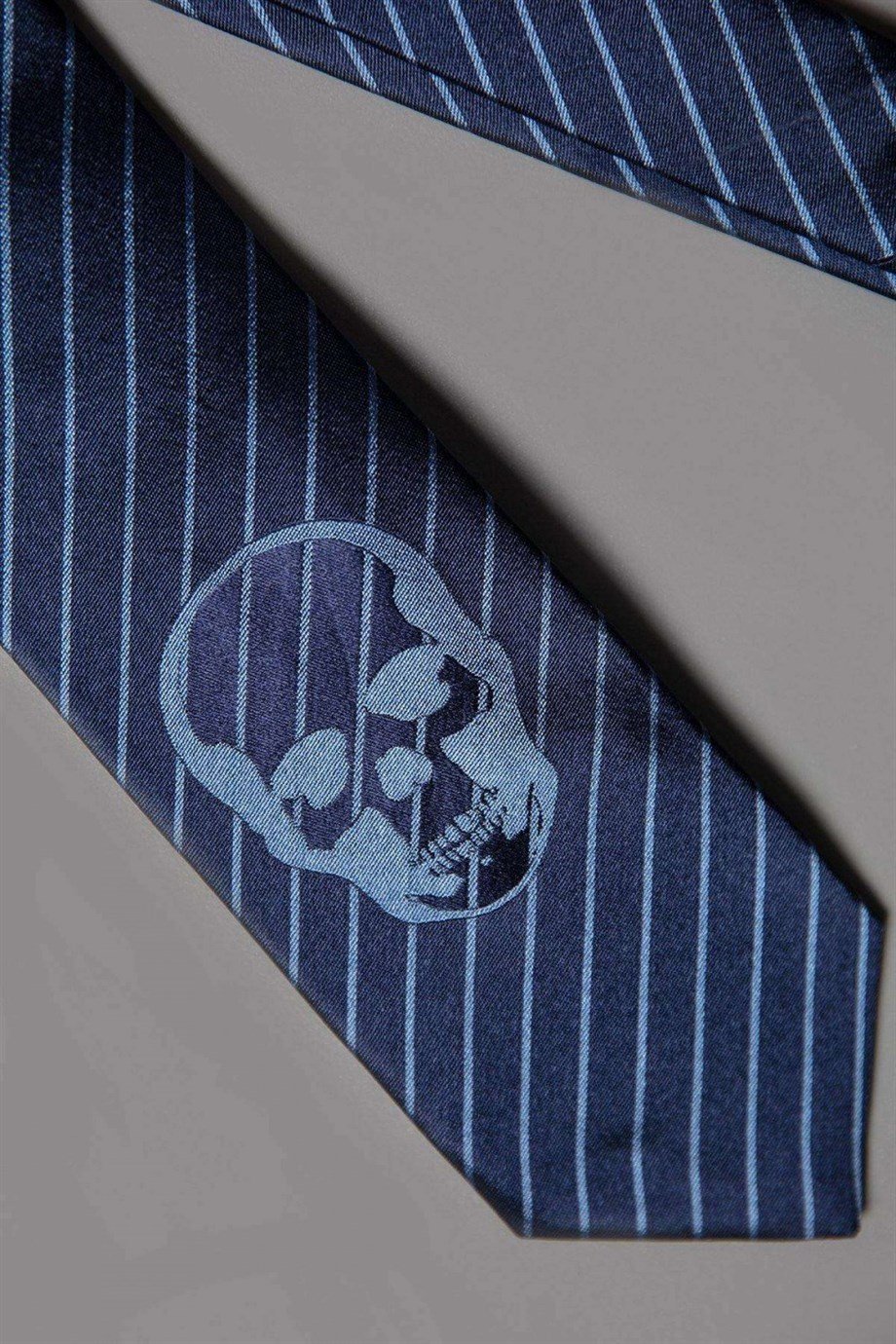 Kurukafa desenli lacivert ipek kravat