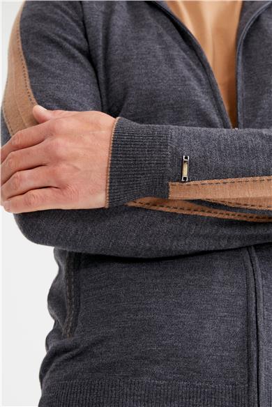 Gri Kapüşonlu Yün Triko 