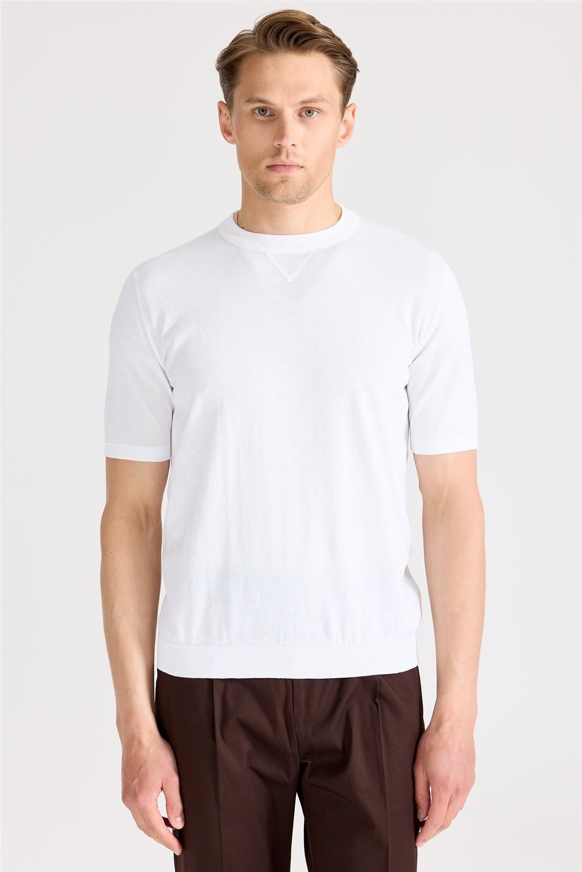 Beyaz Sıfır Yaka Pamuk Triko