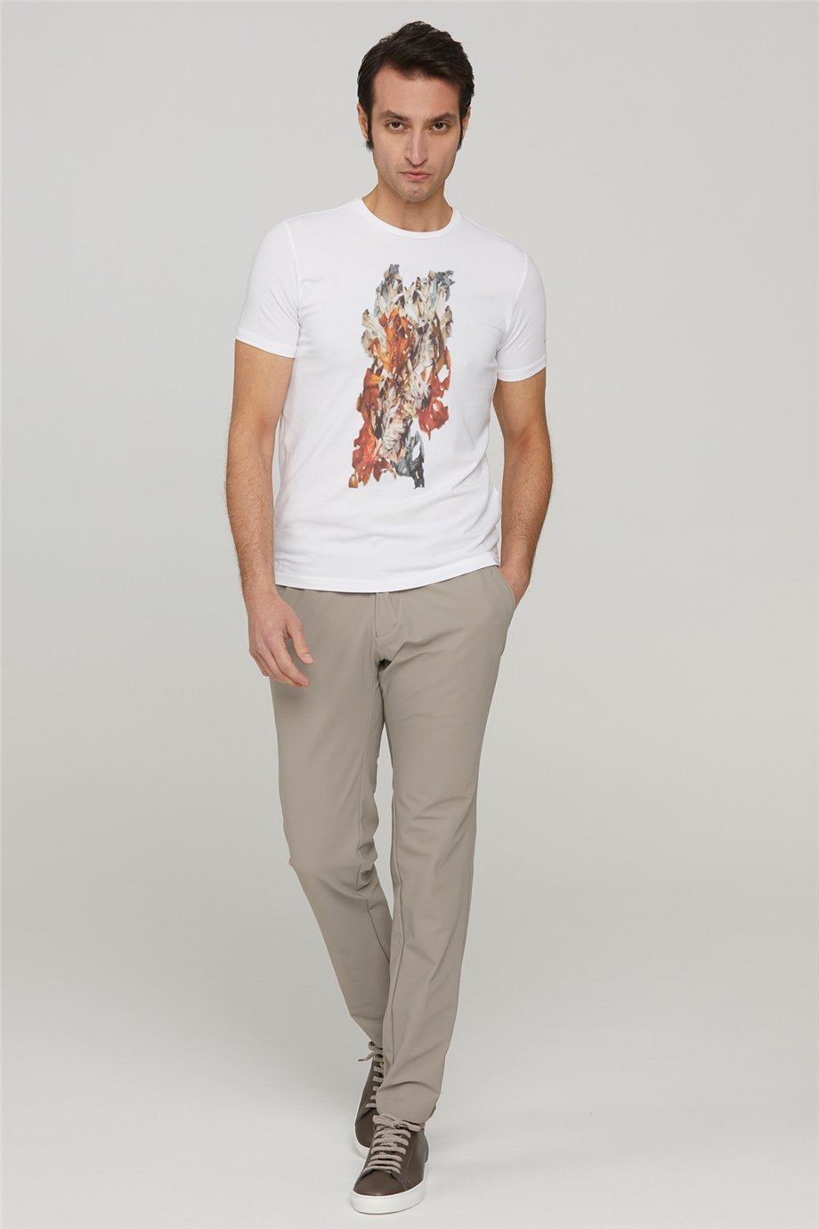 Renkli Baskılı Beyaz T-Shirt