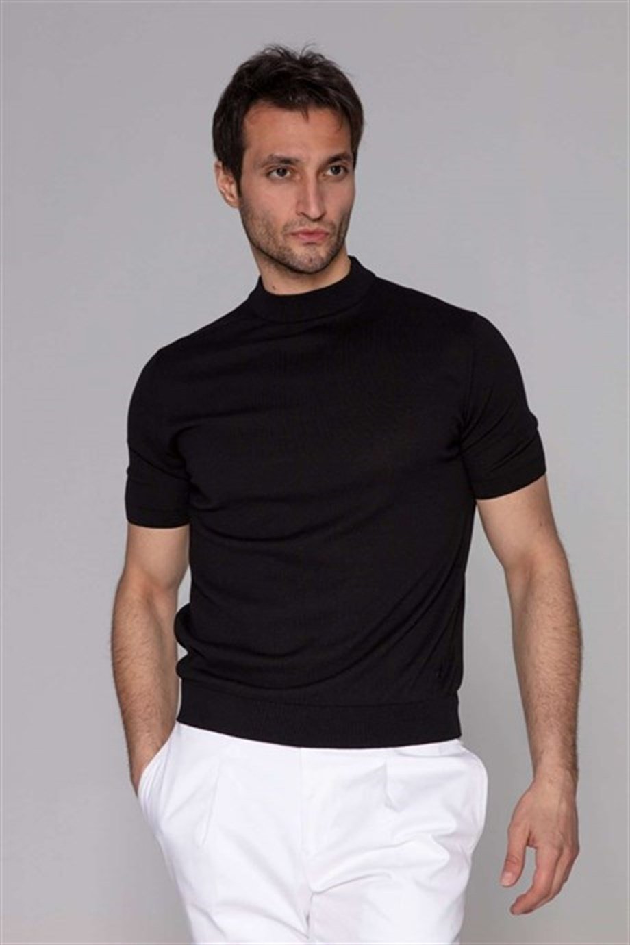 Yüksek Yaka Siyah Renk İpekli Triko