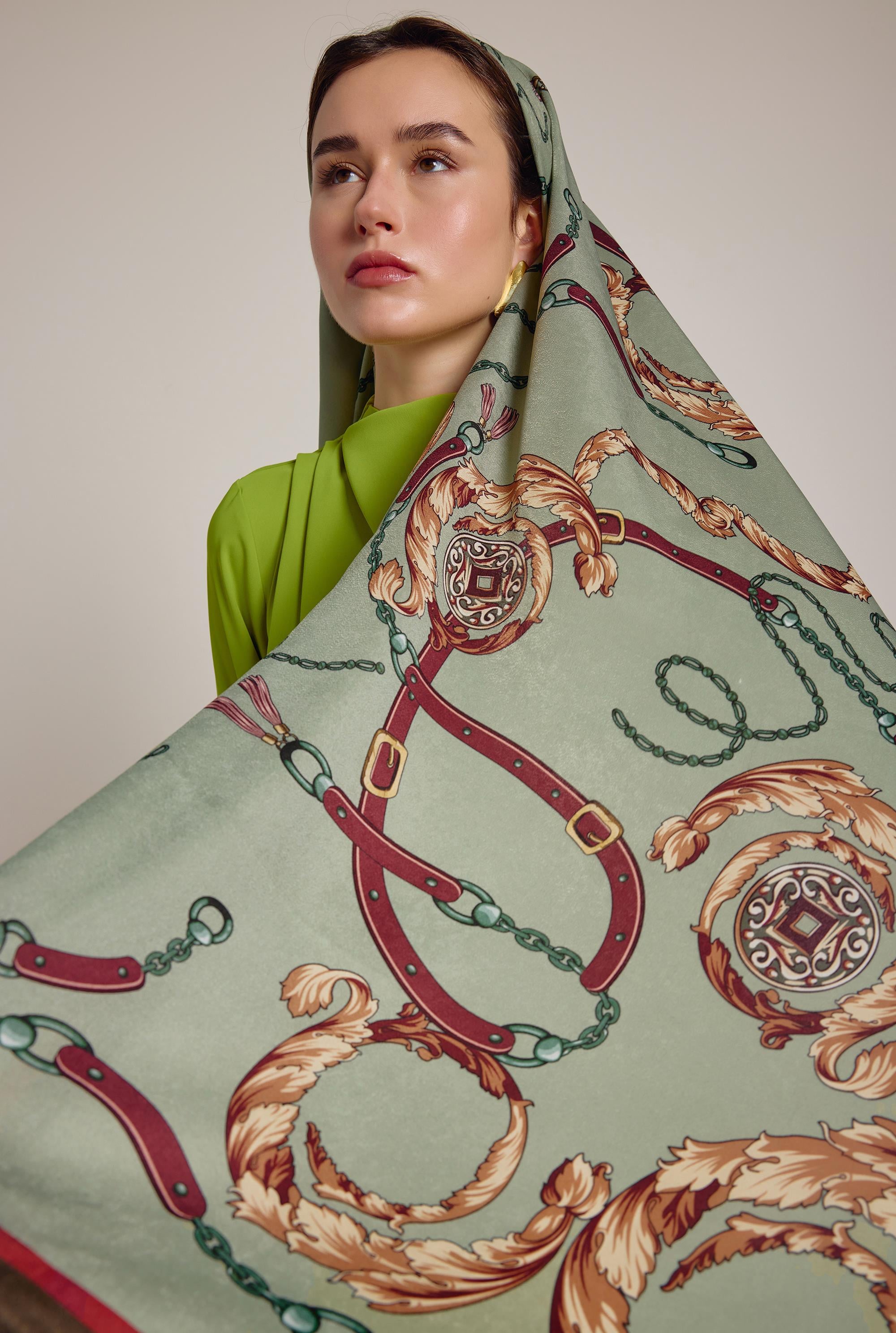 ÇAĞLA YEŞİL CHAIN ŞAL