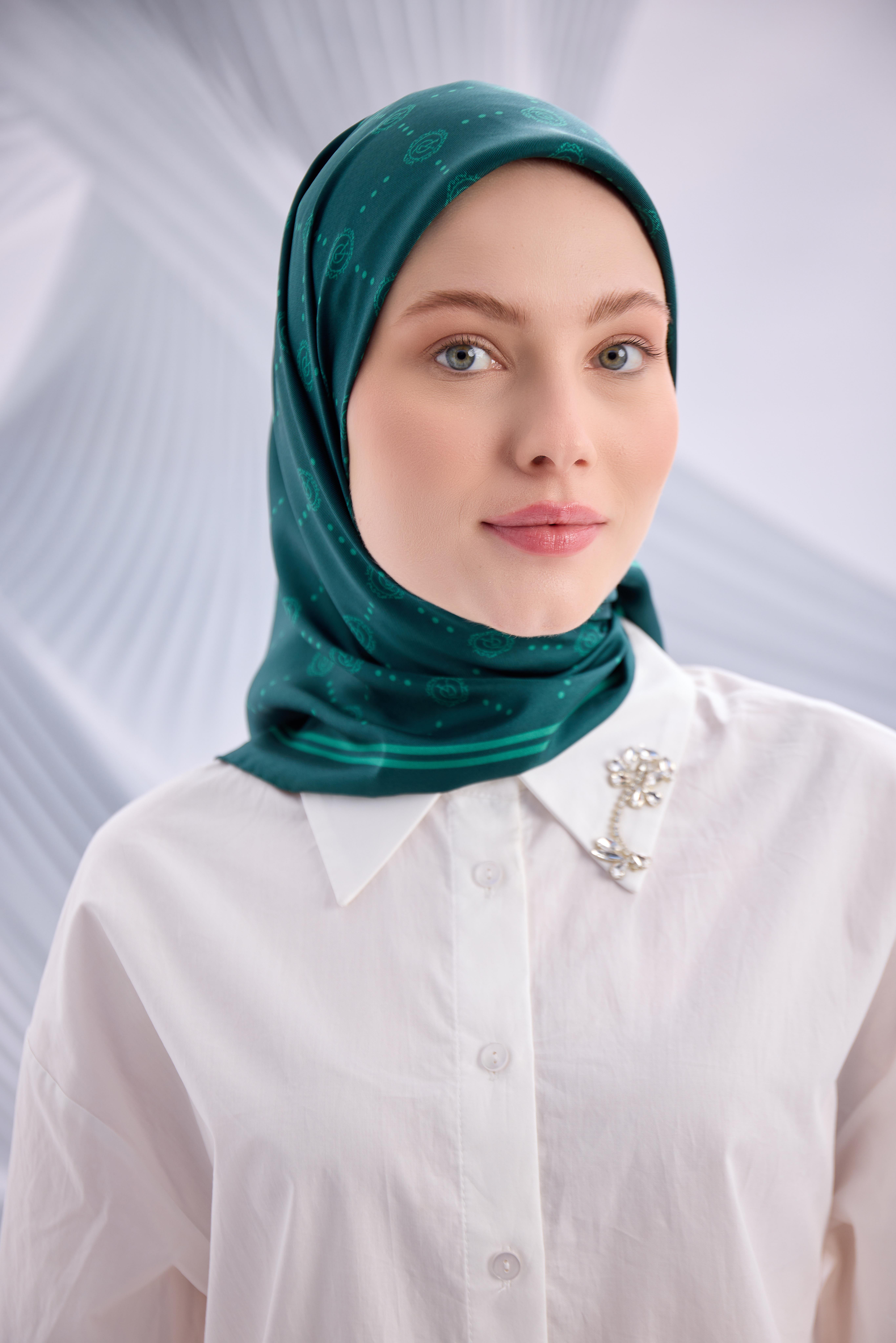 YEŞİL TWİLL İPEK MONOGRAM EŞARP-YQ01003