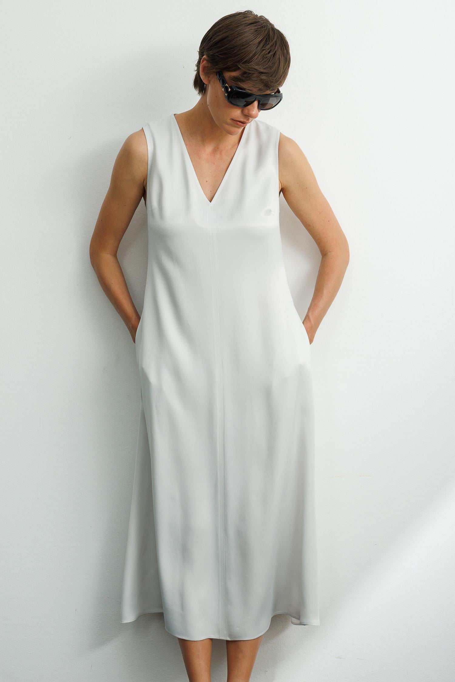 V Yaka Kolsuz Elbise