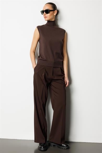 Balıkçı Yaka Kolsuz Triko