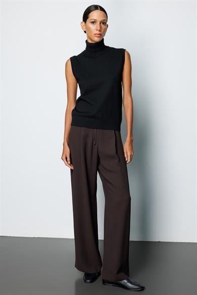 Balıkçı Yaka Kolsuz Triko