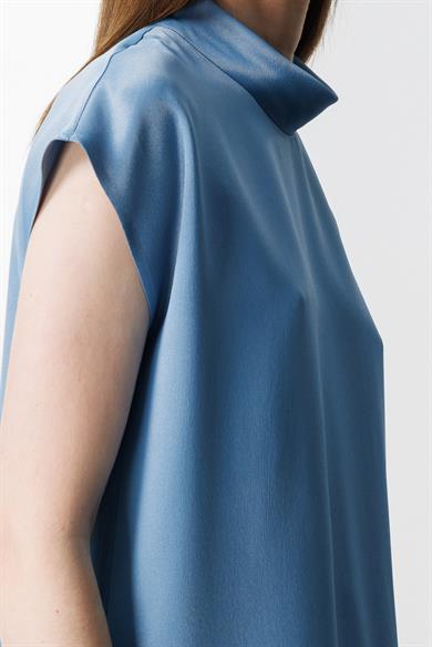 Dik Yaka Düşük Kol Bluz