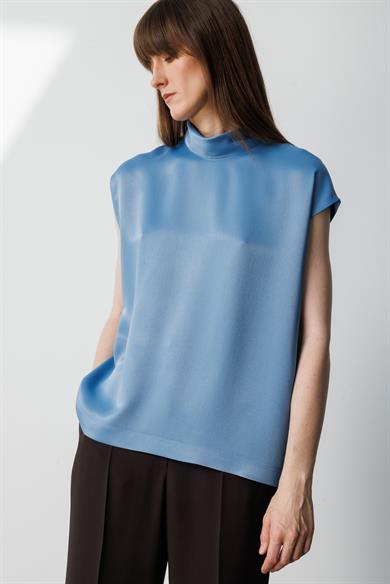 Dik Yaka Düşük Kol Bluz