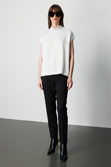 Dik Yaka Düşük Kol Bluz