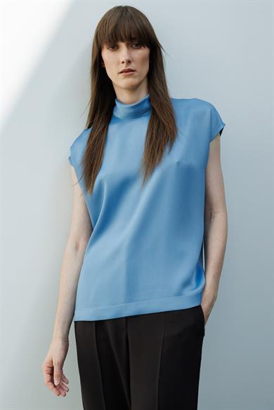 Dik Yaka Düşük Kol Bluz