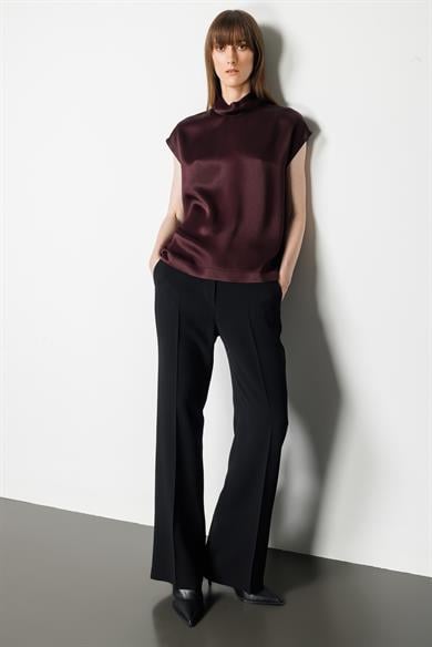 Dik Yaka Düşük Kol Bluz