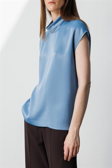 Dik Yaka Düşük Kol Bluz