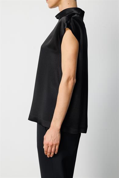 Dik Yaka Düşük Kol Bluz