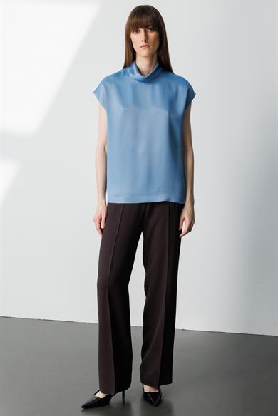 Dik Yaka Düşük Kol Bluz