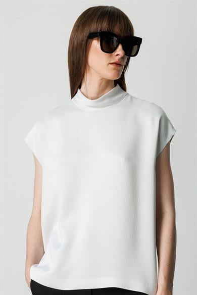 Dik Yaka Düşük Kol Bluz