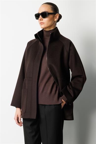 Dik Yaka Fermuarlı Kaban